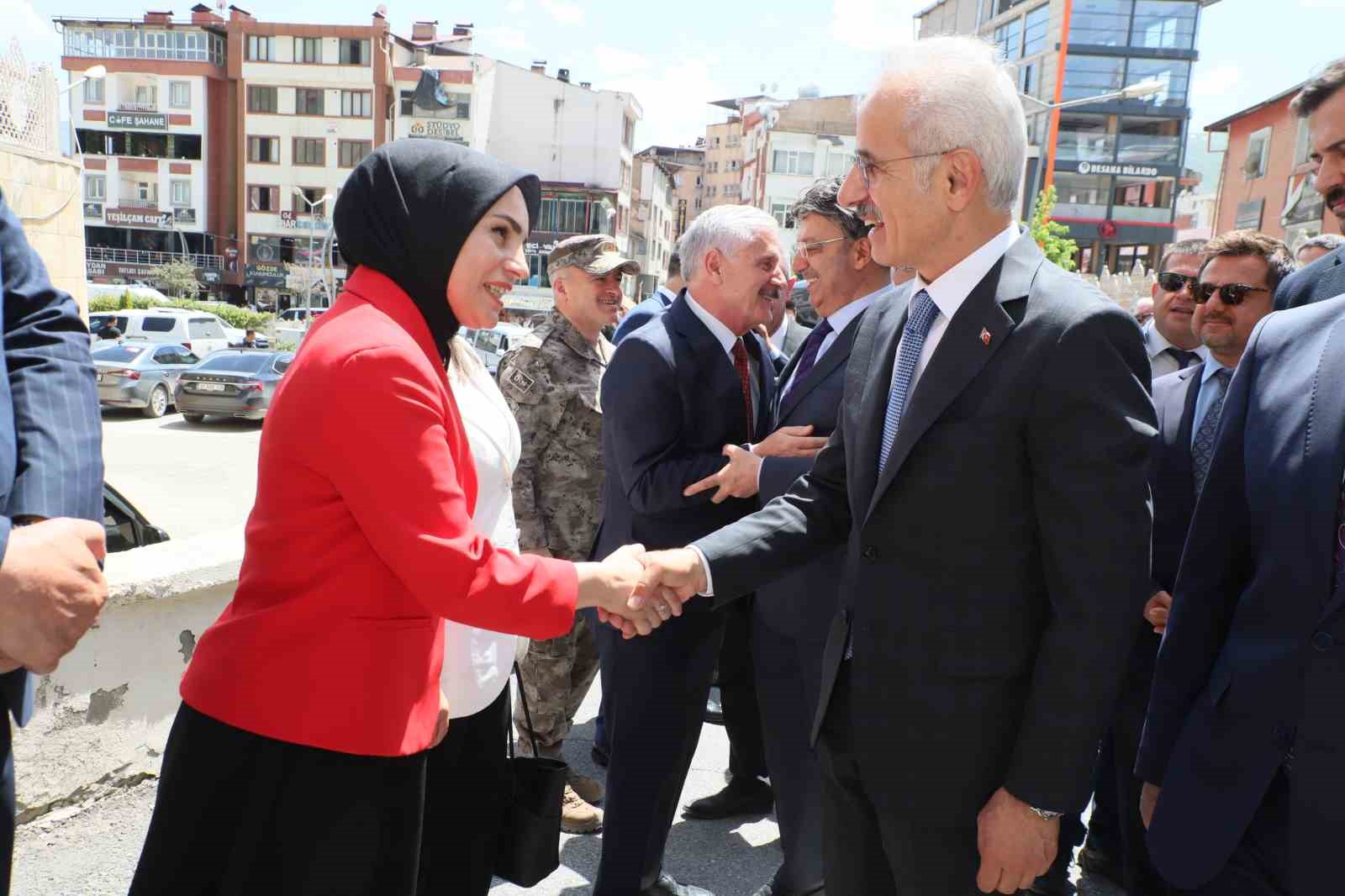 Bakan Uraloğlu’nun Hakkari temasları