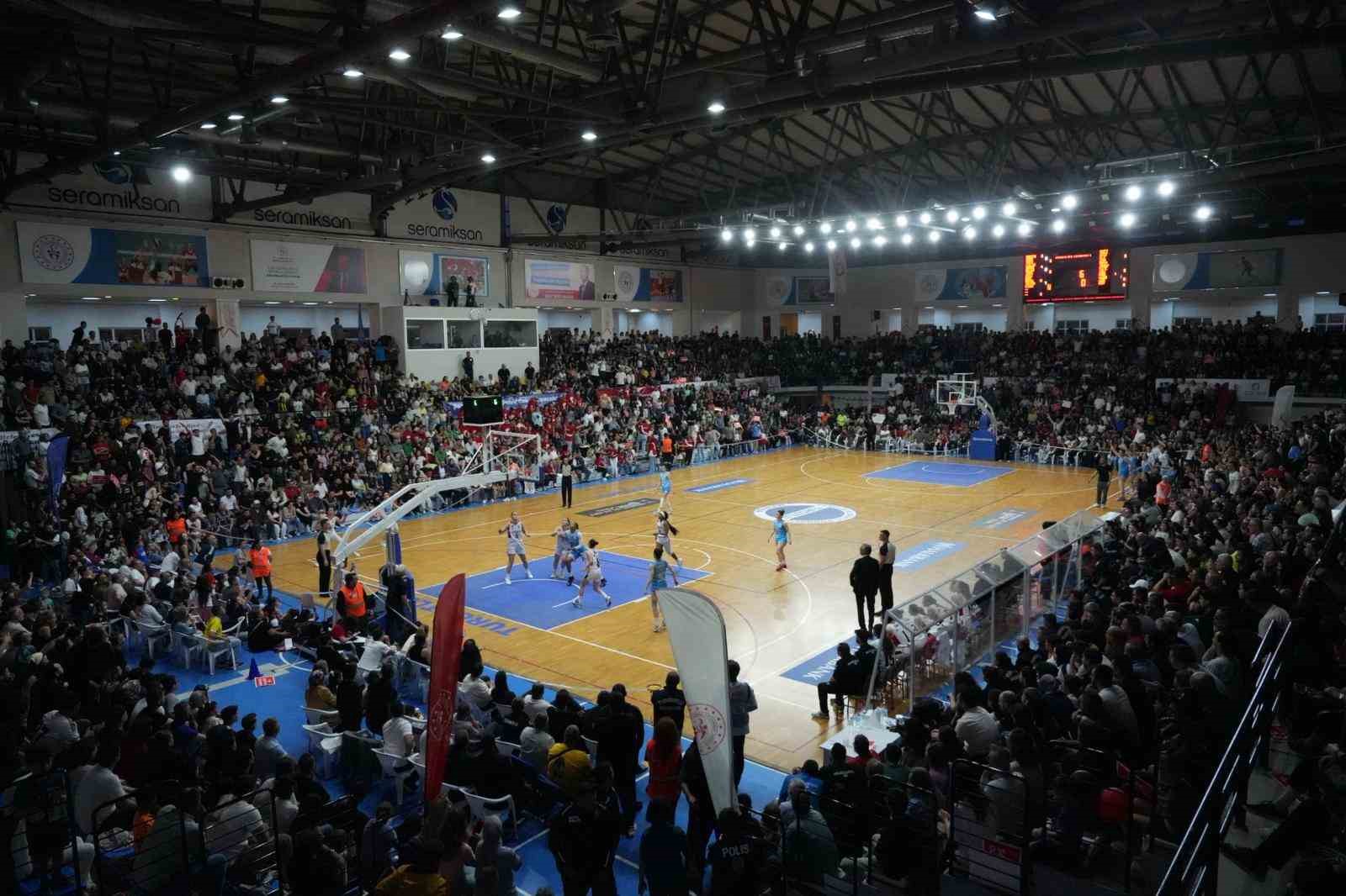 Turgutlu Belediyespor’da VIP koltuklar satışta