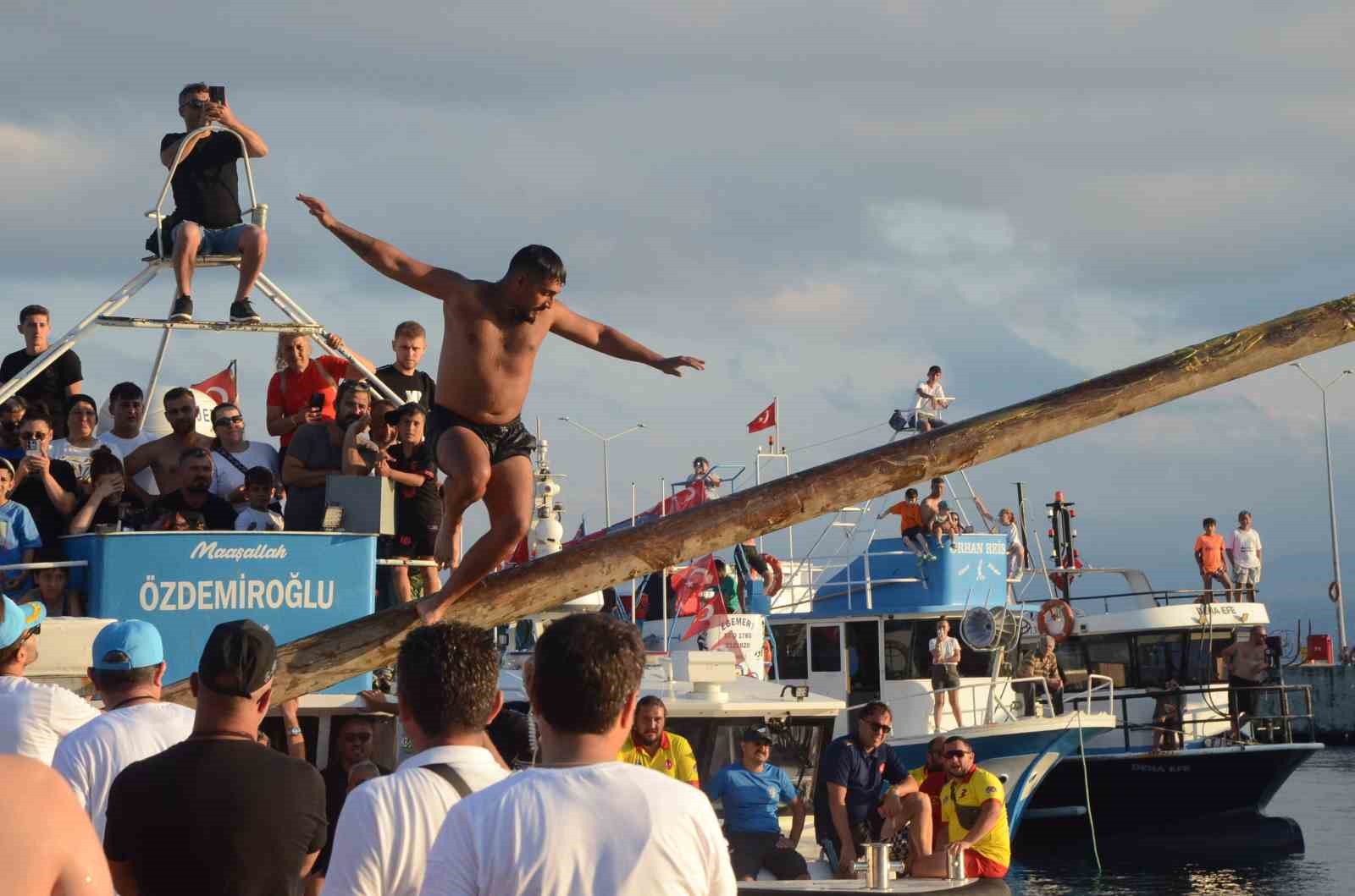 Sinop'ta Kabotaj Bayramı coşkusu: Yağlı direğin şampiyonu yine değişmedi