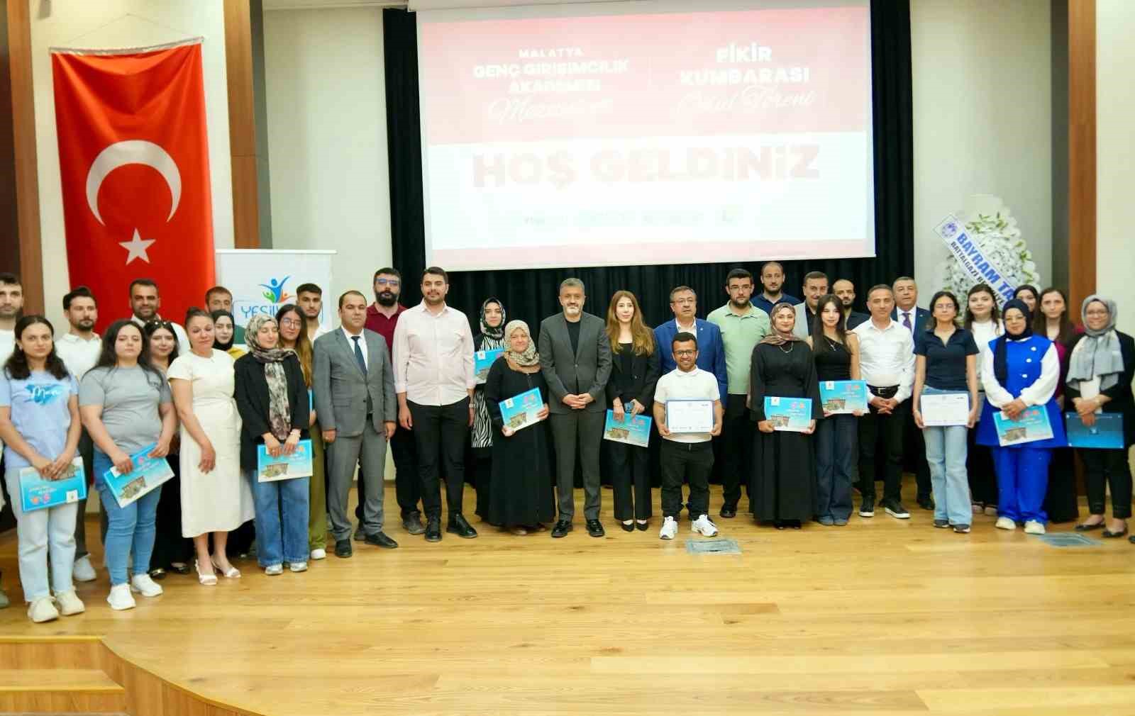 "Genç Girişimcilik Akademisi" ile "Fikir Kumbarası" projesi tamamlandı