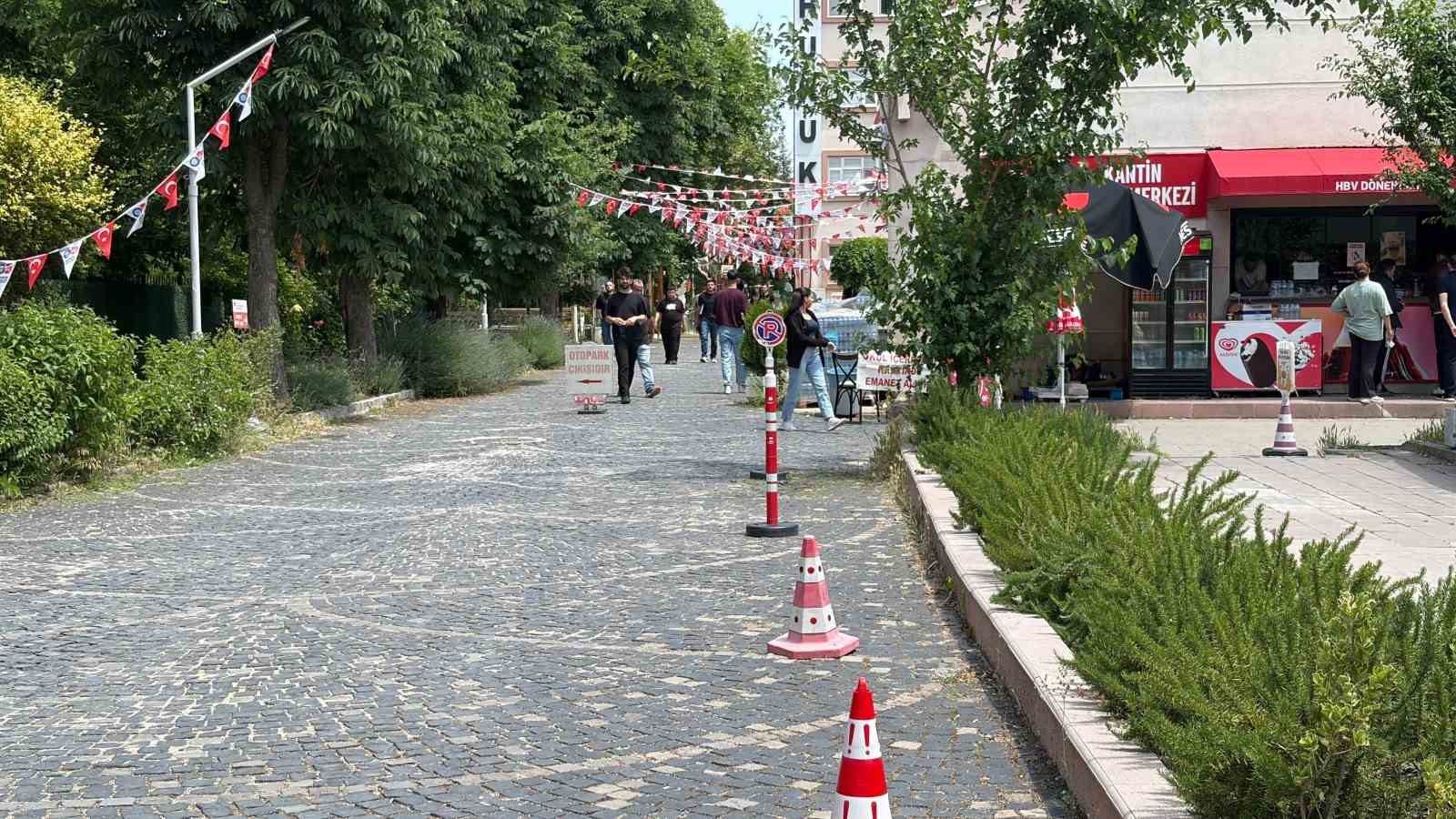 Ankara’da anne ve baba çocuğuna destek olmak için YKS’ye girdi
