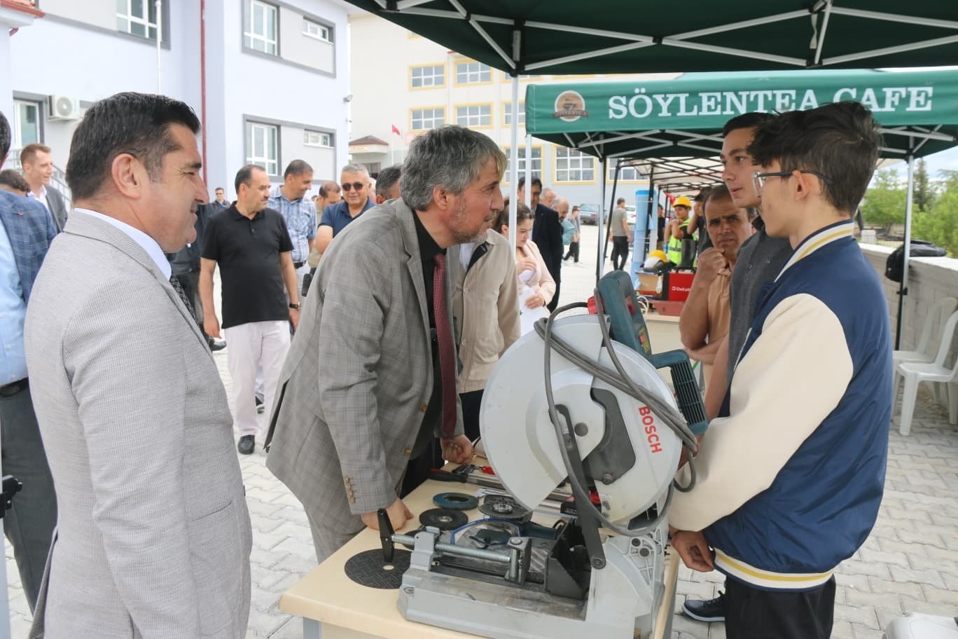 Emet Cevizdere Şehitleri MTAL’de yılsonu sergisi ve ödül töreni