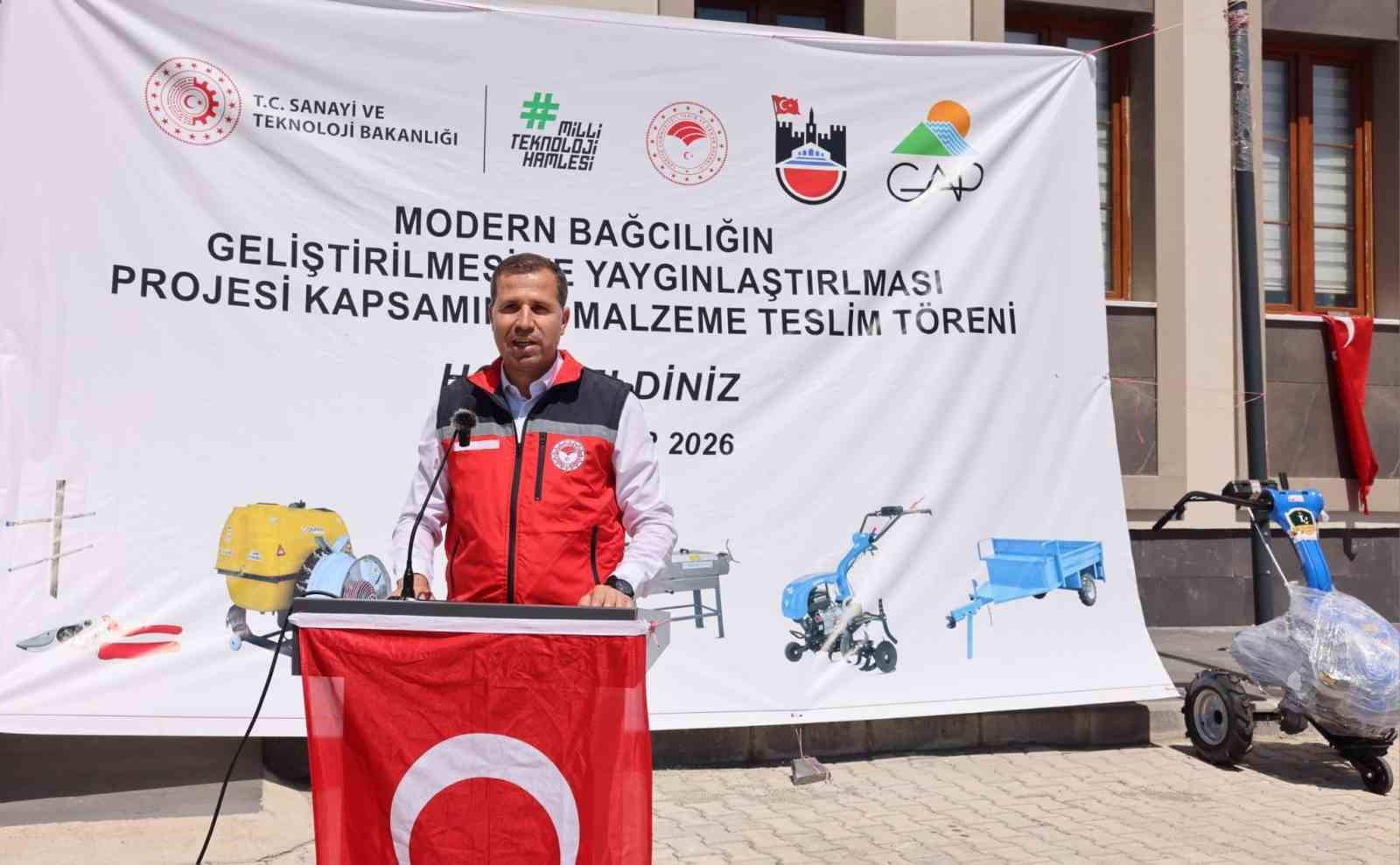 Dicle’de çiftçilere yüzde 50 hibeli tarım aletleri dağıtıldı
