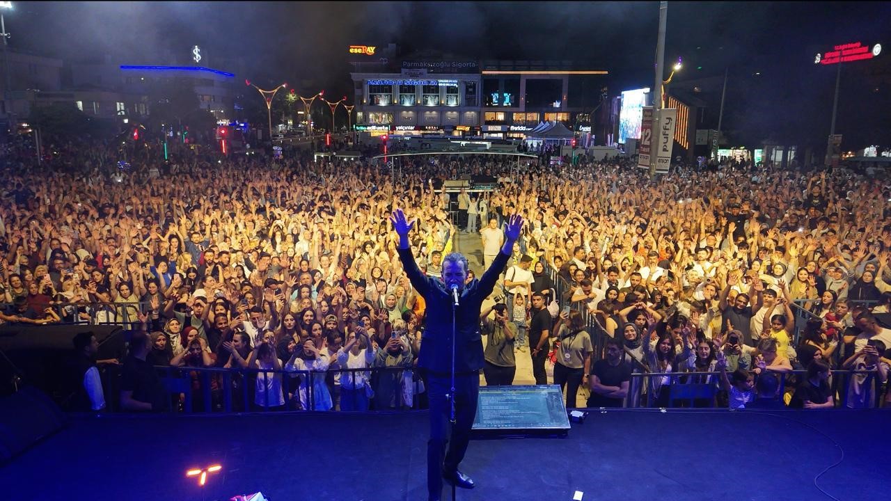 Ferhat Göçer Erzincan'ı coşturdu