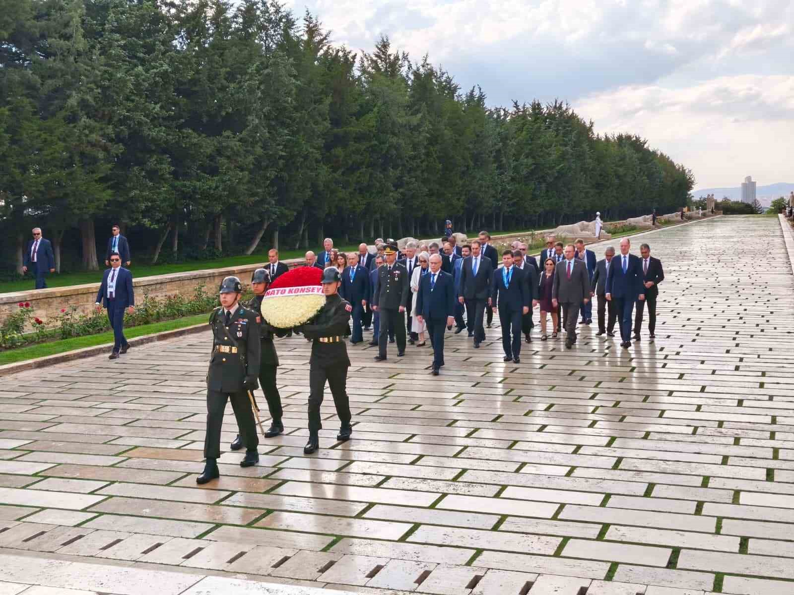 NATO heyetinden Anıtkabir'e ziyaret