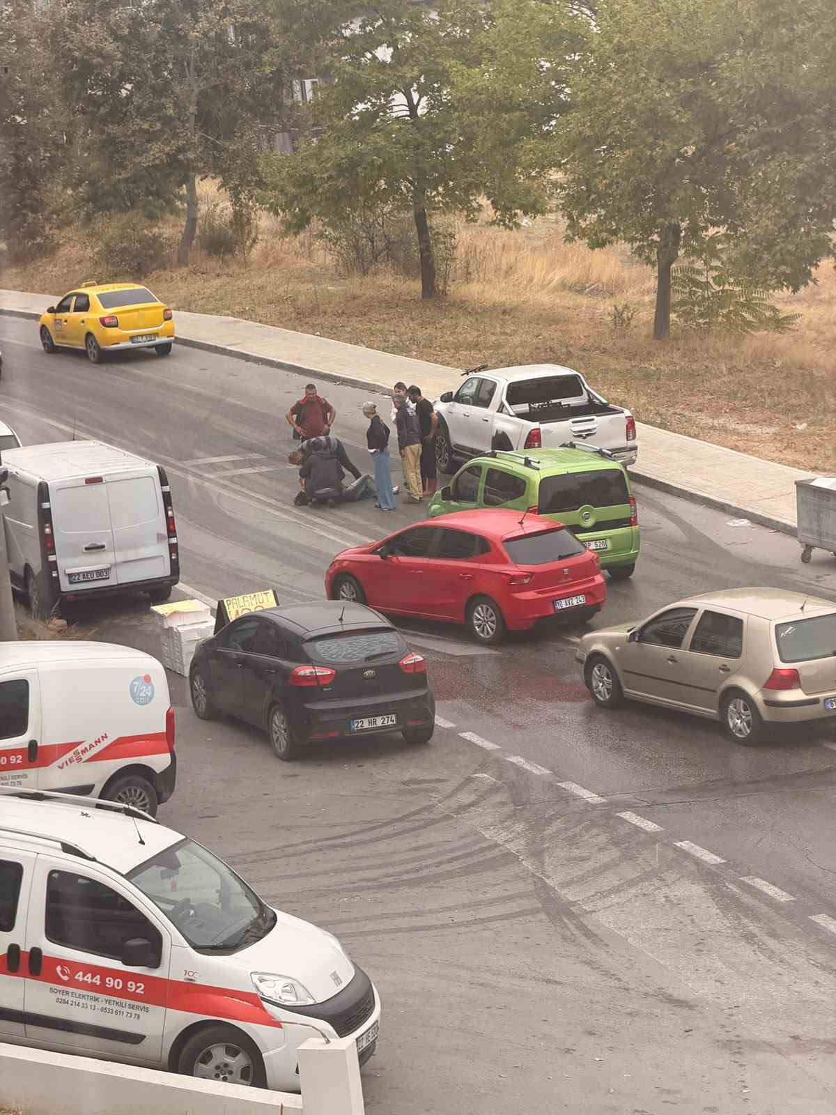 Edirne’de sis ve ıslak zemin scooter sürücüsü kadın sürücüyü düşürdü