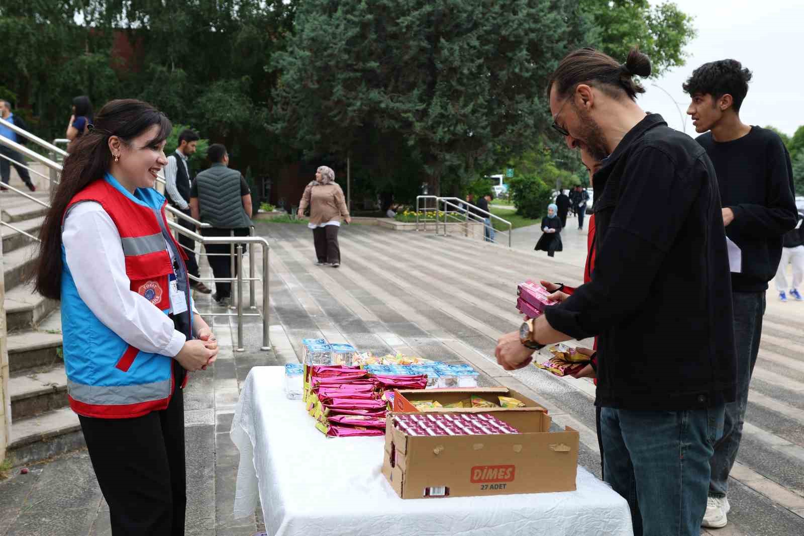 Tokat Belediyesi YKS maratonunda gençleri ve ailelerini yalnız bırakmadı