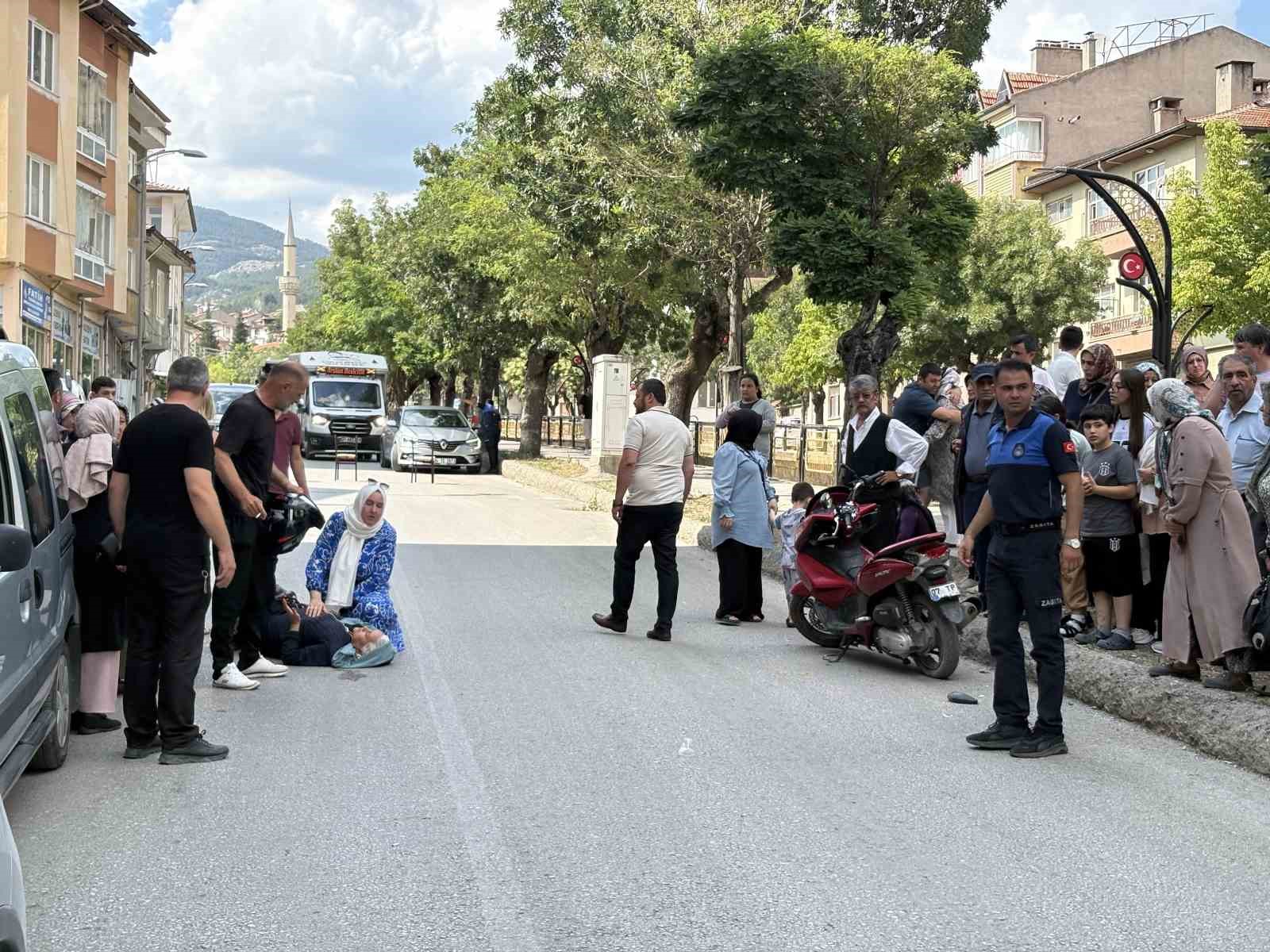 Kastamonu’da motosiklet yayaya çarptı: 2 yaralı