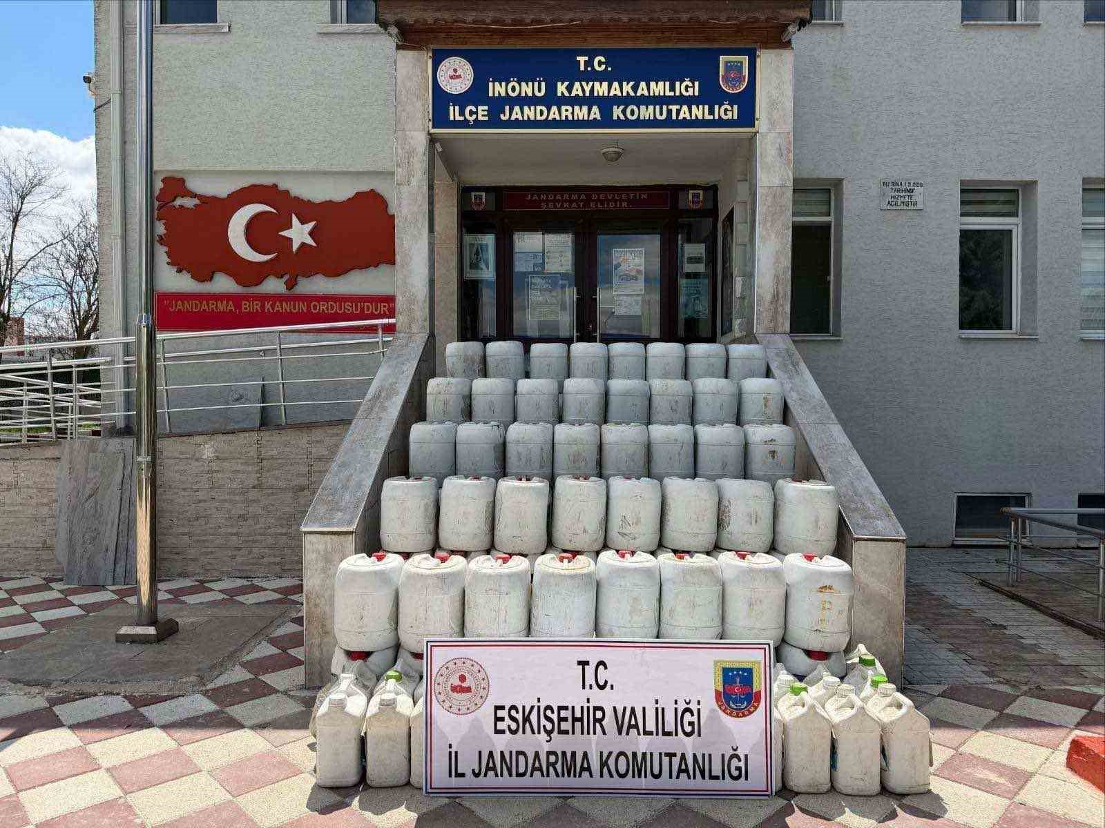 Jandarma 2 bin 270 litre sahte sıvı gübre ele geçirildi