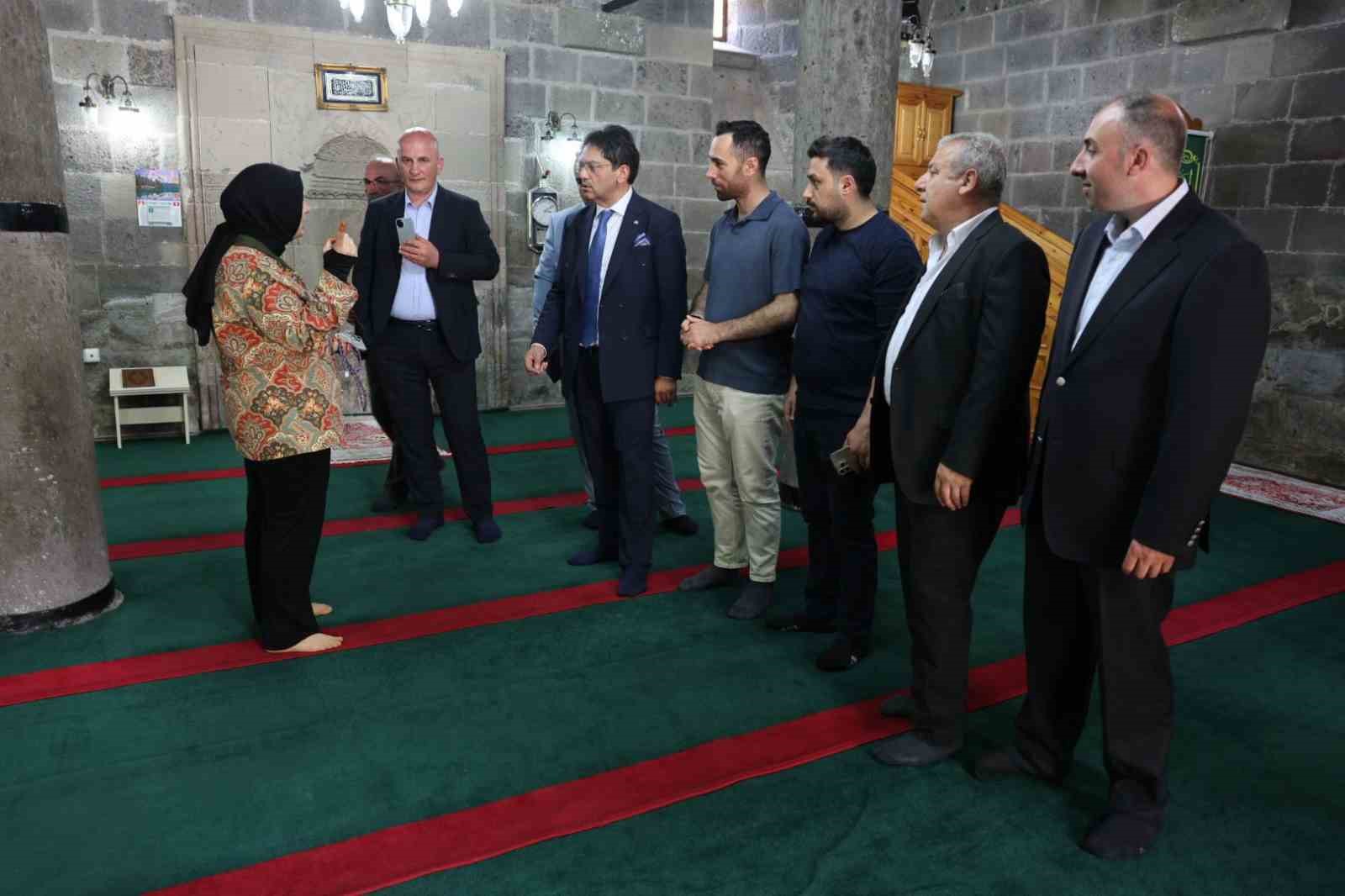 Erzurum Ticaret Borsası’ndan Hınıs’a çıkarma: Üyelerle buluşma, yerel ürünlere destek, turizm vurgusu
