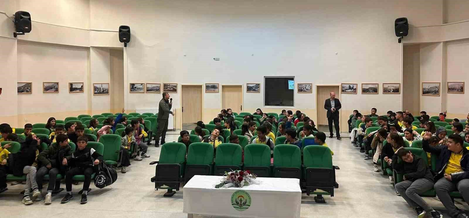 Bayburt'ta 587 öğrenciye doğa eğitimi verildi