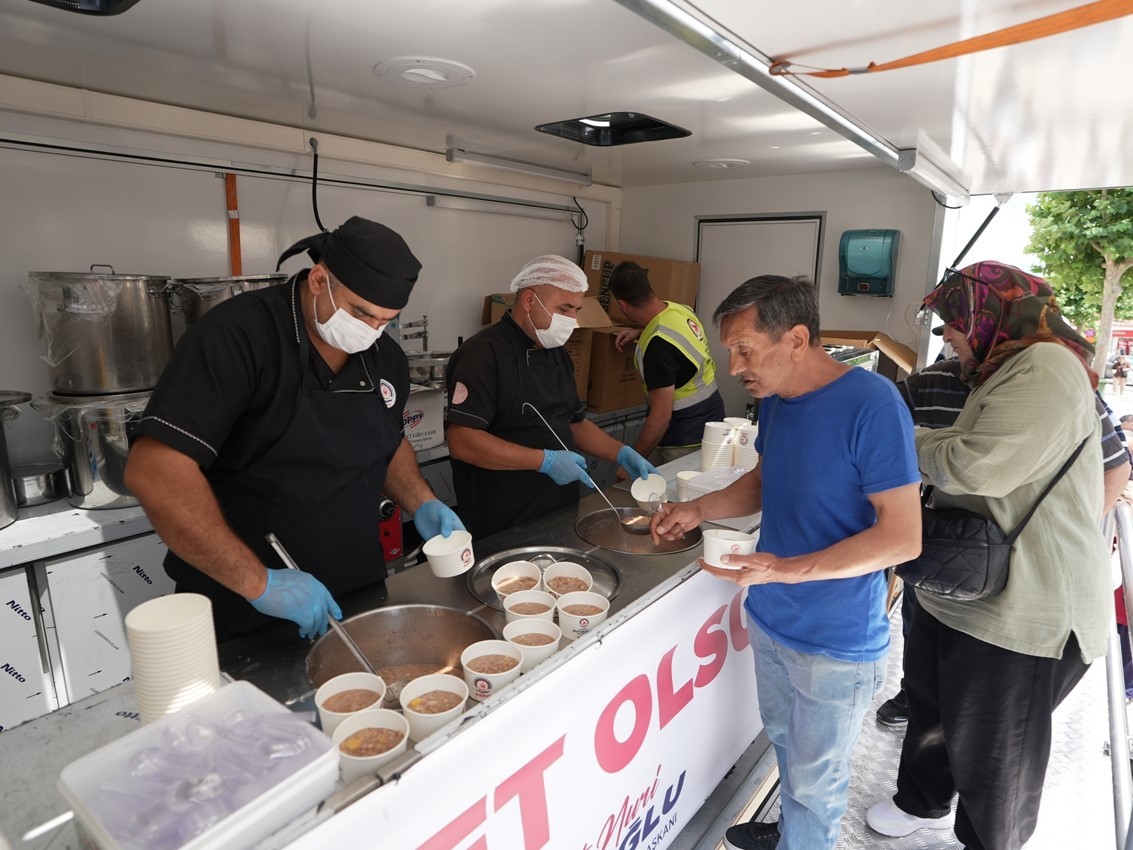 Denizli Büyükşehirden 3 noktada 10 bin kişilik aşure hayrı