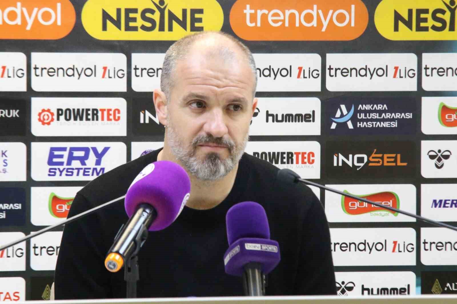 Mustafa Er: "4-2’lik bir galibiyet, hayırlı olsun, liderliği aldık"