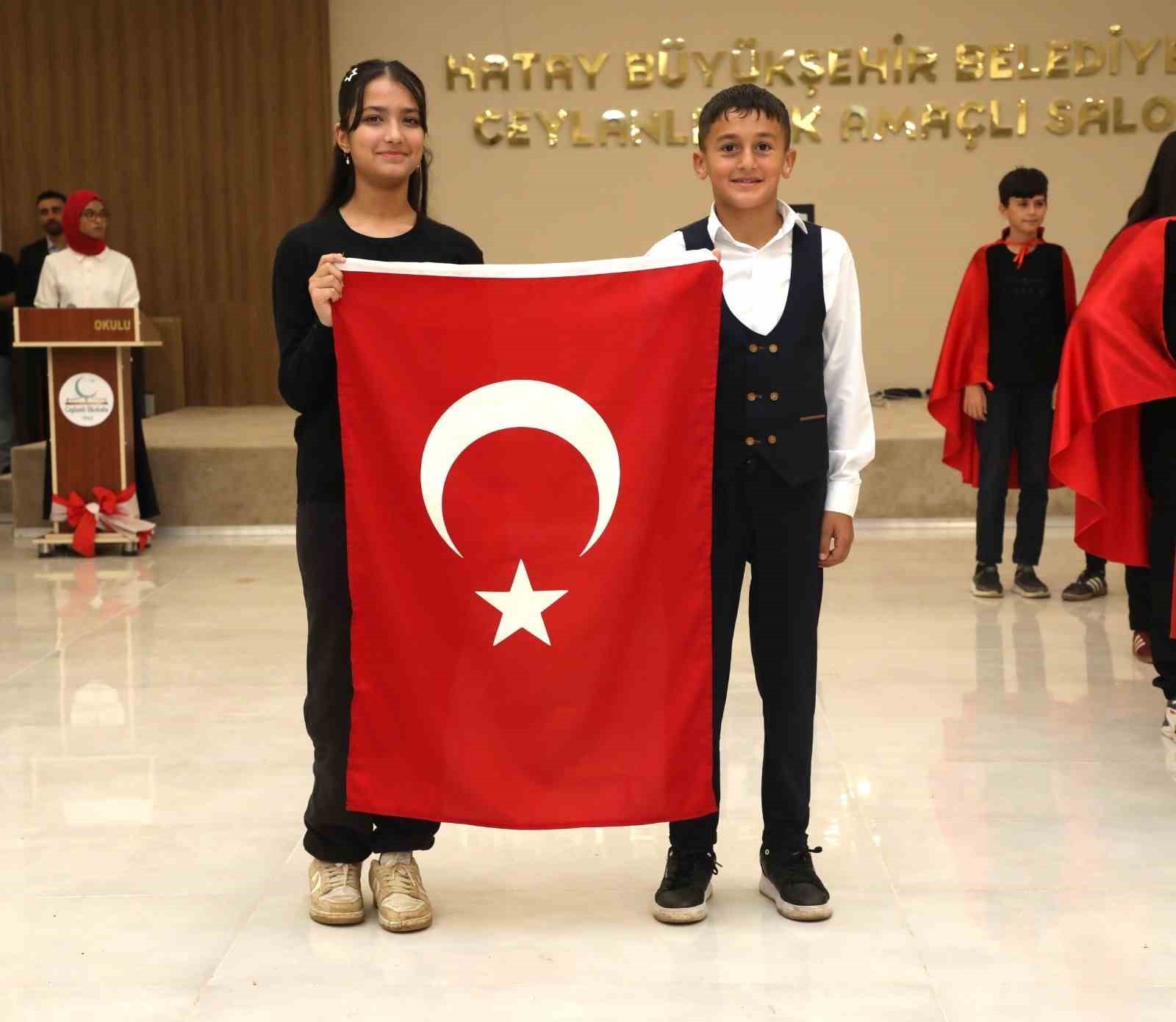 KIRIKHAN’DA HİZMETE AÇILAN ÇOK AMAÇLI SALONDA 29 EKİM CUMHURİYET BAYRAMI KUTLANDI.