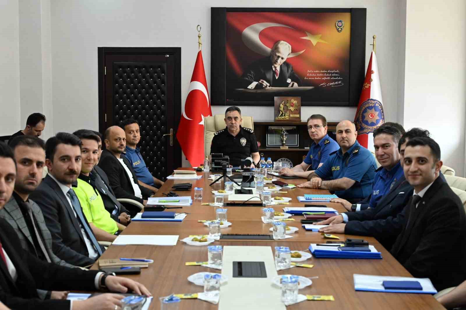 Kars Emniyet Müdürlüğü’nde Güvenlik ve Koordinasyon Toplantısı