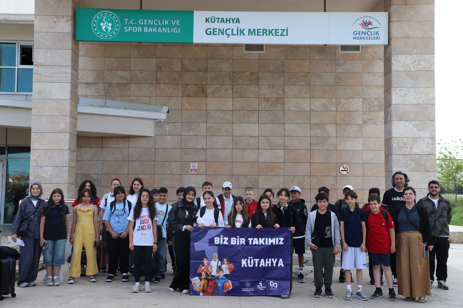 Kütahyalı gençler 'Biz Bir Takımız' projesi kapsamında Kırklareli'ne uğurlandı