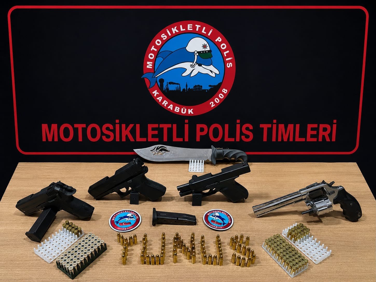Polisin şüphe üzerine durdurduğu araçtan silah çıktı