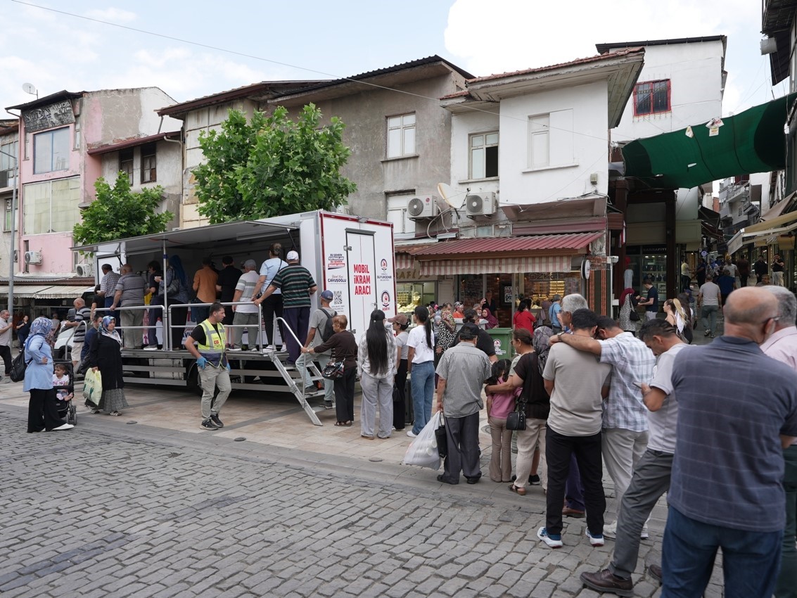 Denizli Büyükşehirden 3 noktada 10 bin kişilik aşure hayrı