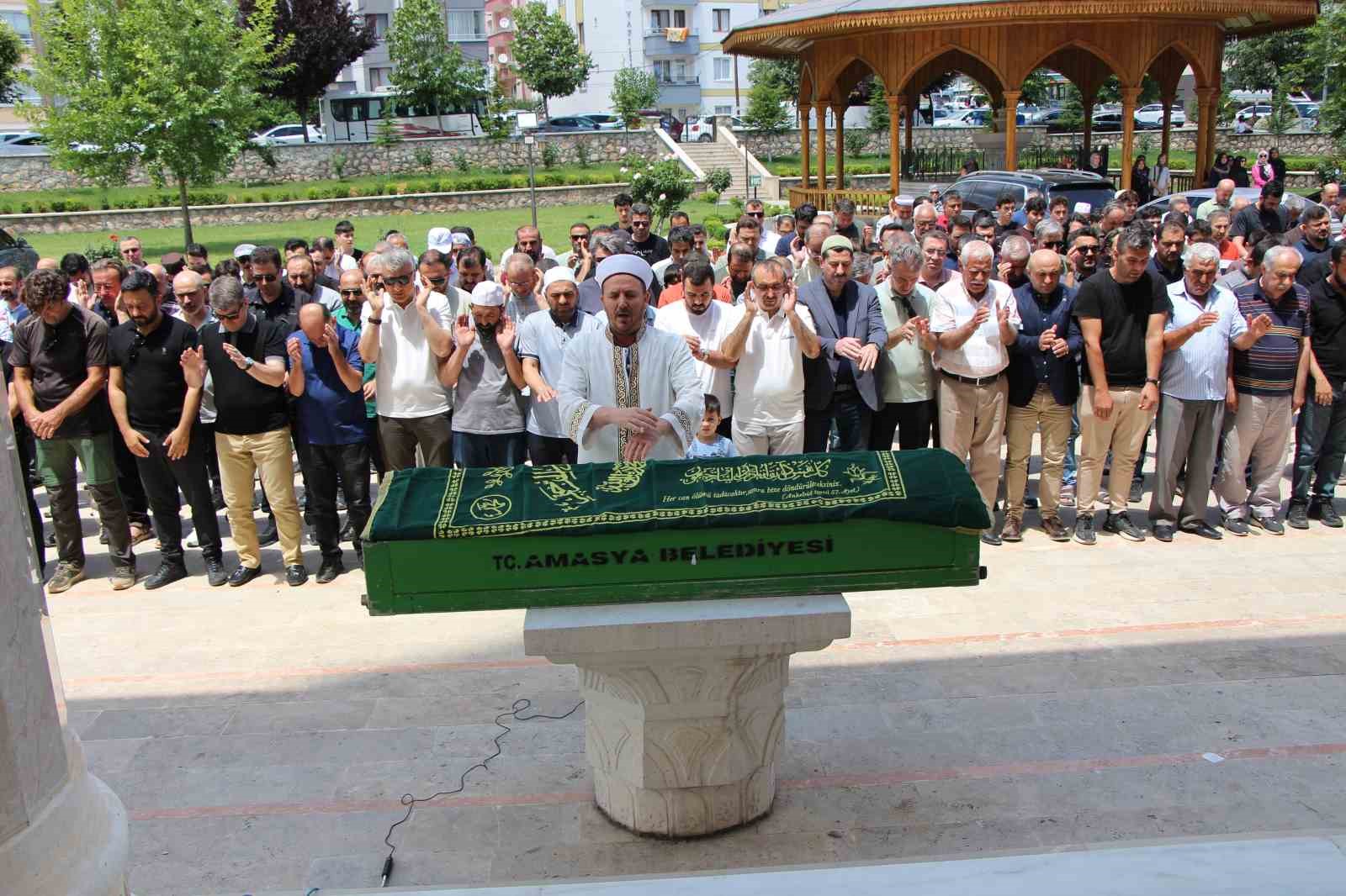 Orhan öğretmen, doğum günü ve evlilik yıl dönümünde hayatını kaybetti