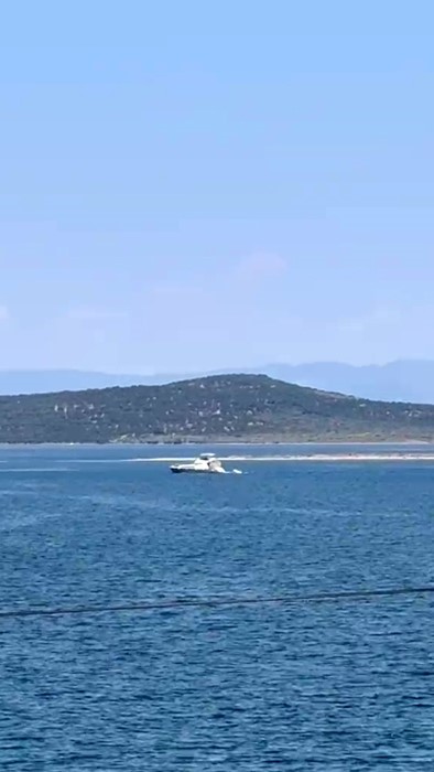 Ayvalık'ta denizde kaybolan genç için arama kurtarma çalışmaları sürüyor