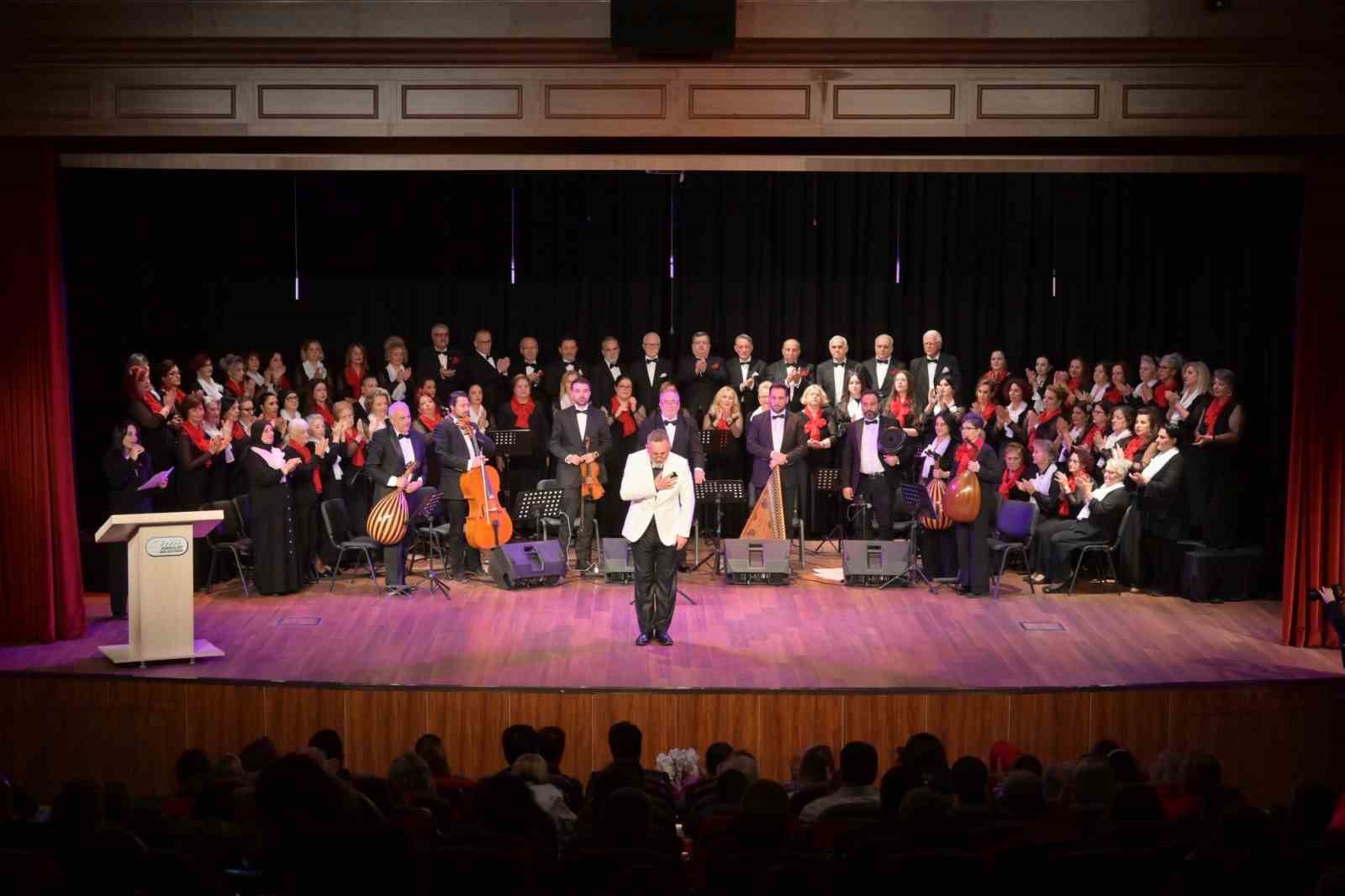 ESENYURT BELEDİYESİ'NCE CUMHURİYET'İN KURULUŞUNUN 103. YIL DÖNÜMÜ DOLAYISIYLA DÜZENLENEN KONSERDE, KLASİK TÜRK MÜZİĞİ TOPLULUĞU BİRBİRİNDEN GÜZEL ESERLERİ SESLENDİRDİ.