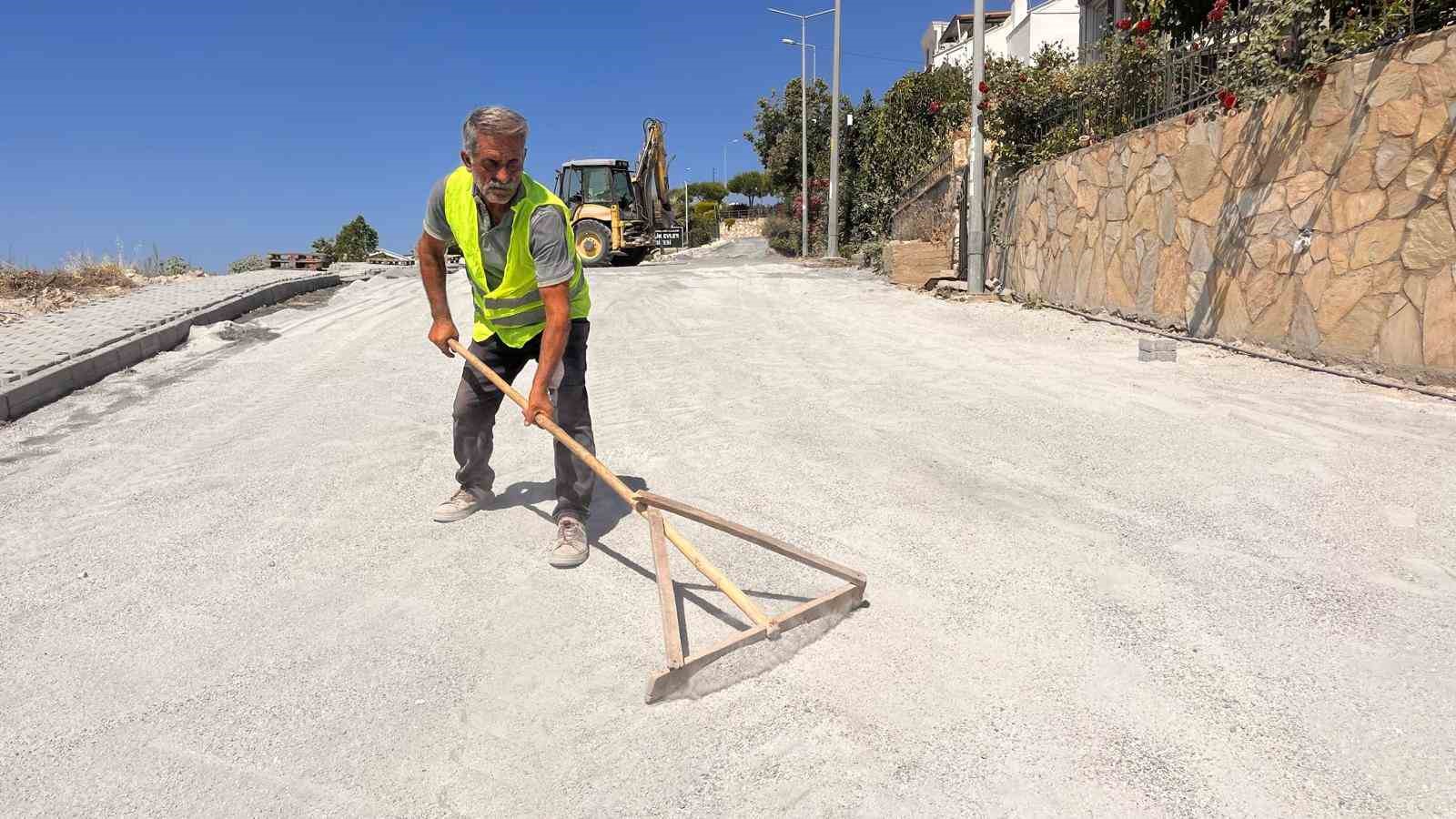 Kadınlar Denizi Mahallesi'nde 2 bin metrekarelik yol yenileme çalışması başladı