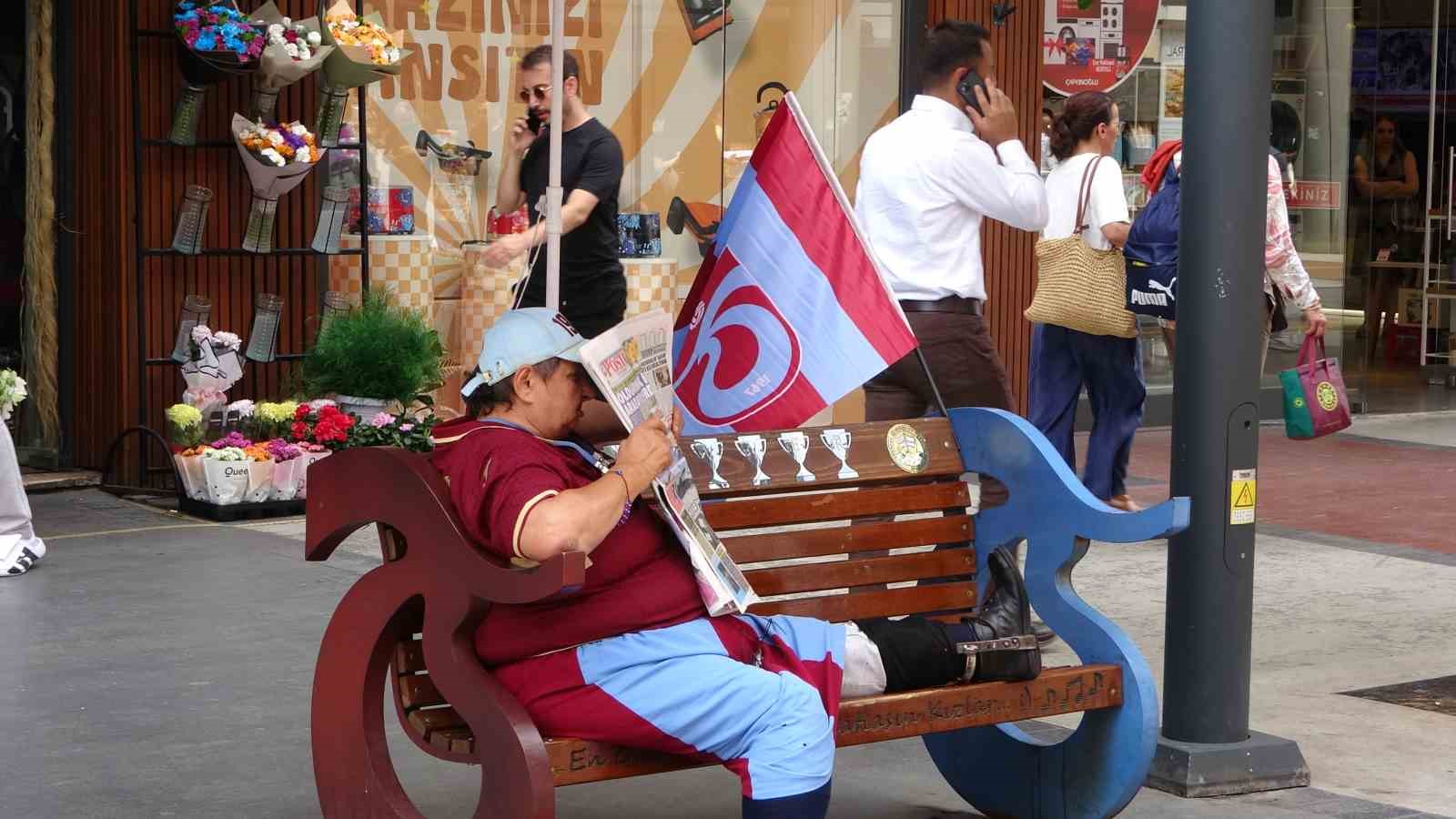 Trabzon’da 7’den 70’e herkes Salah’ı bekliyor