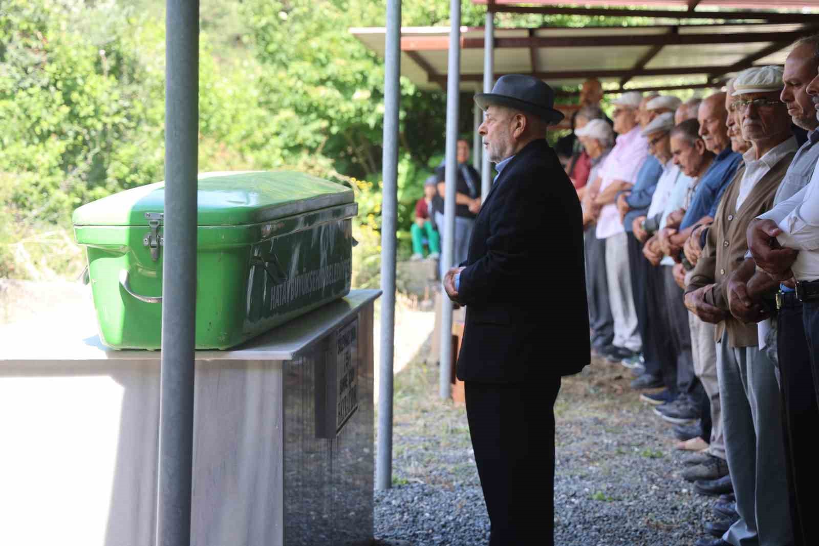 Hatay’da nişanlı dehşetinde öldürülen baba ve kız yan yana defnedildi