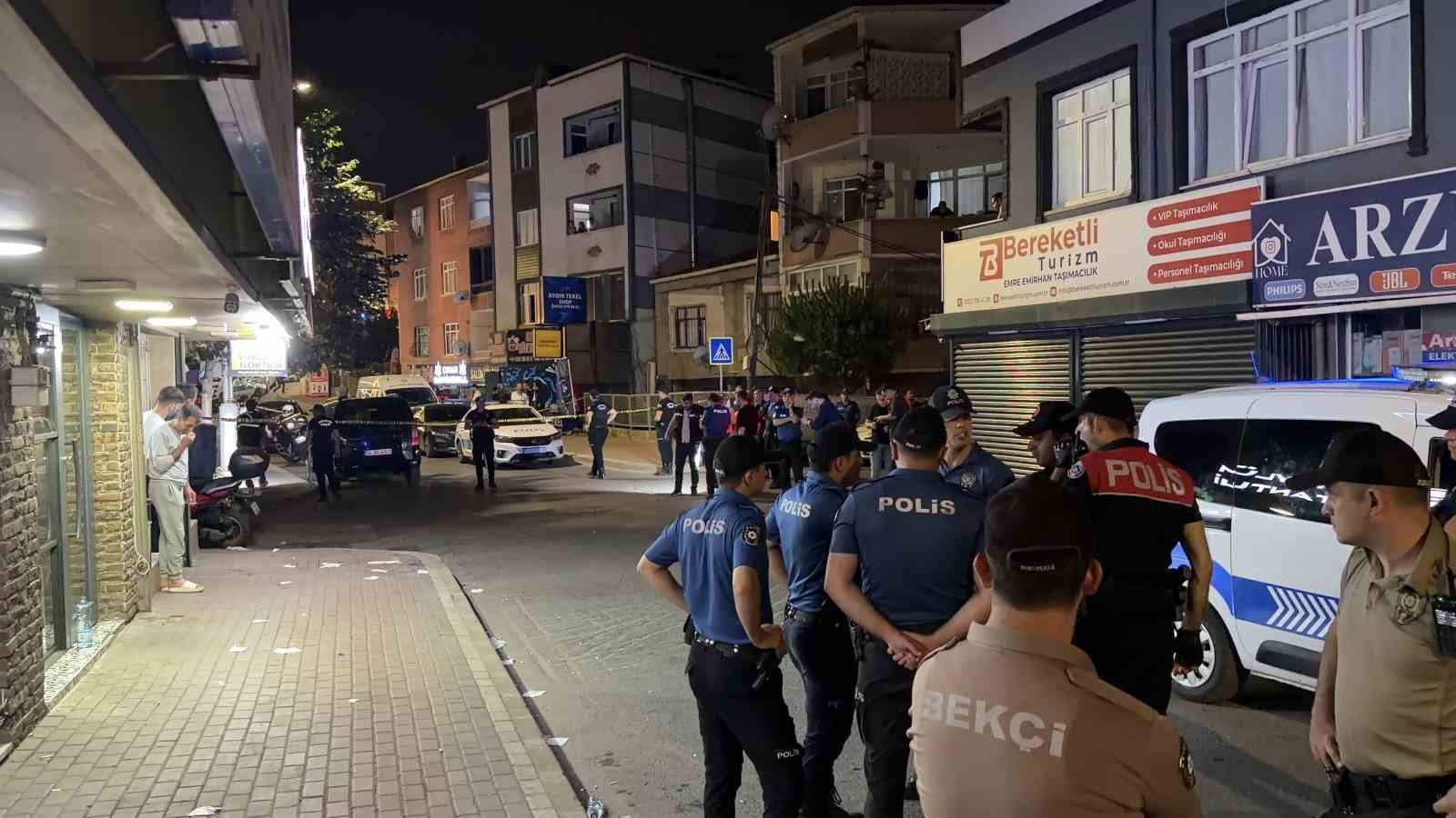 Sokak ortasında silahlı kavga: 1'i yoldan geçen vatandaş olmak üzere 3 kişi yaralandı