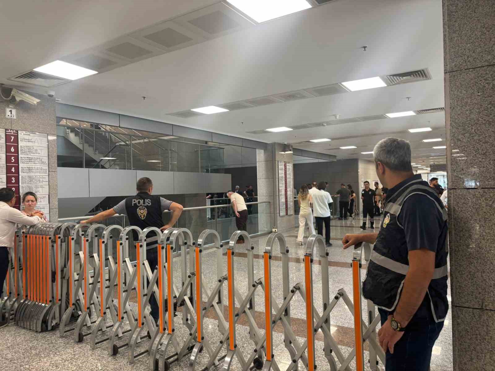 İstanbul Adalet Sarayı'nda hırsızlık zanlısı intihar etti