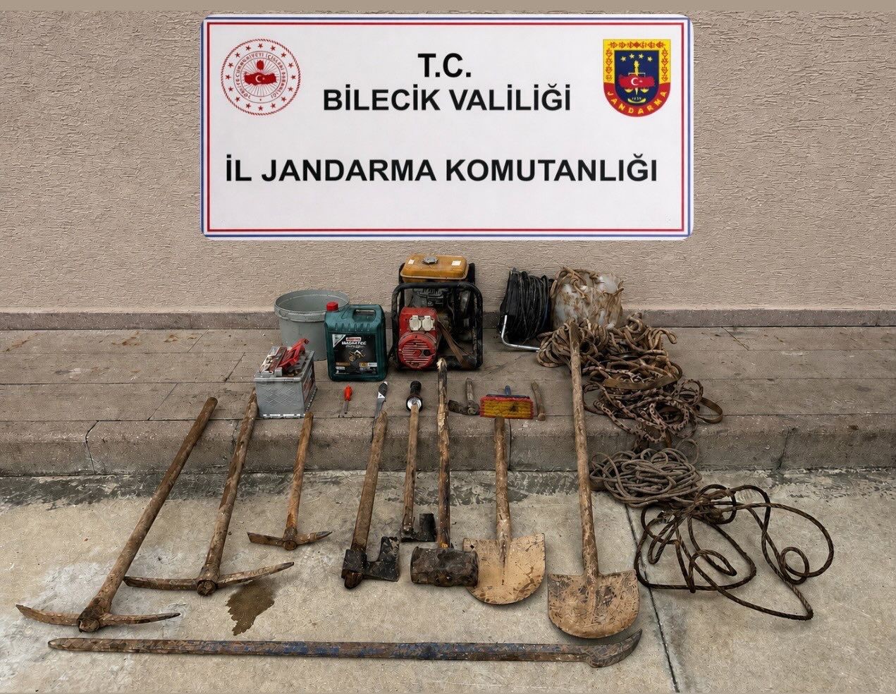 Bilecik'te define arayan 5 kişi suçüstü yakalandı
