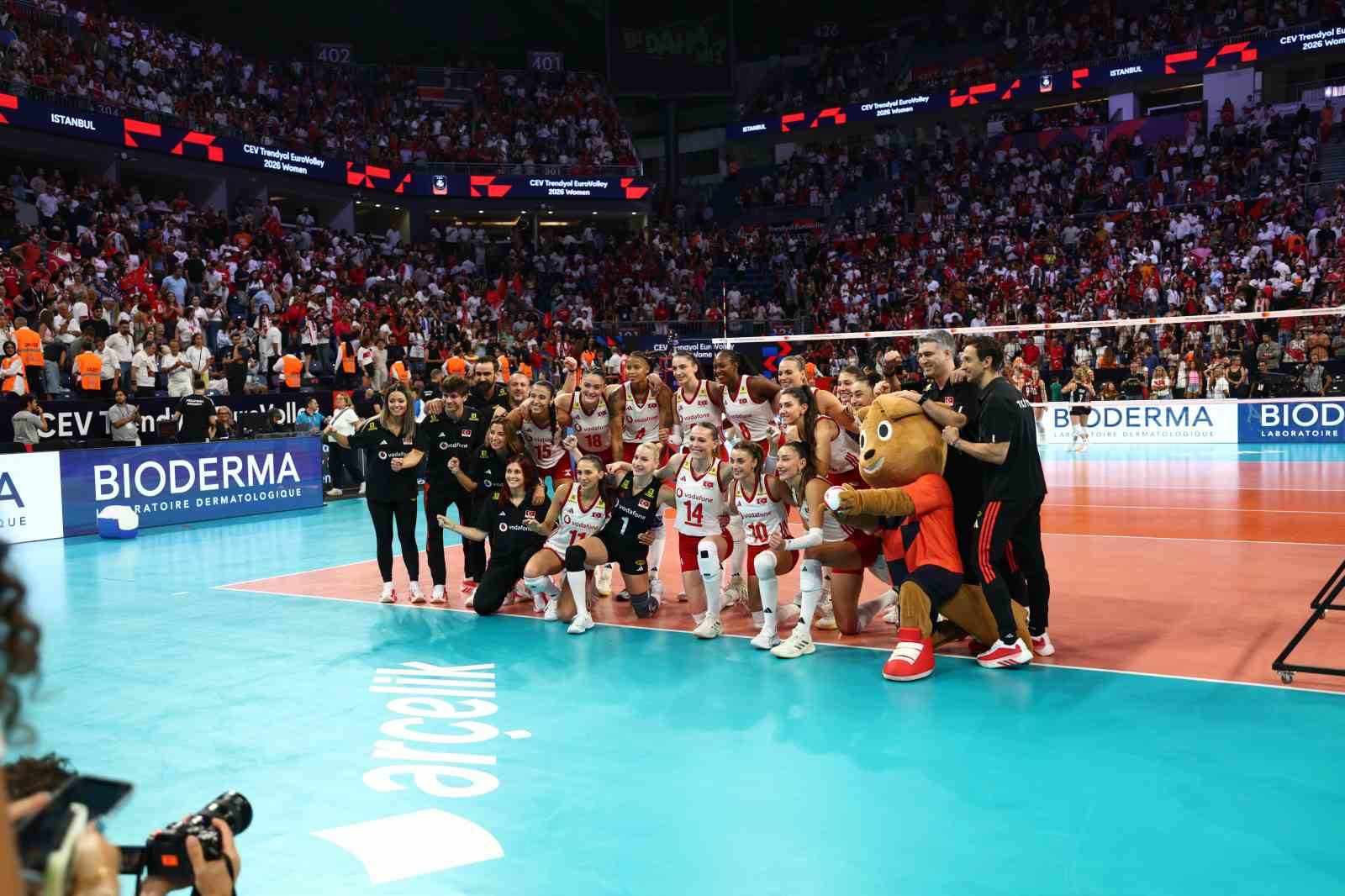 A Milli Kadın Voleybol Takımı, Avrupa Şampiyonası’nda yarı finale yükseldi