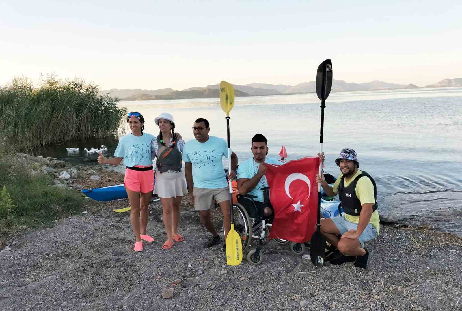 Köyceğiz Gölü’nde 30 Ağustos ve Dünya Barış Günü’nde ‘İki Devlet Bir Can’ mesajı