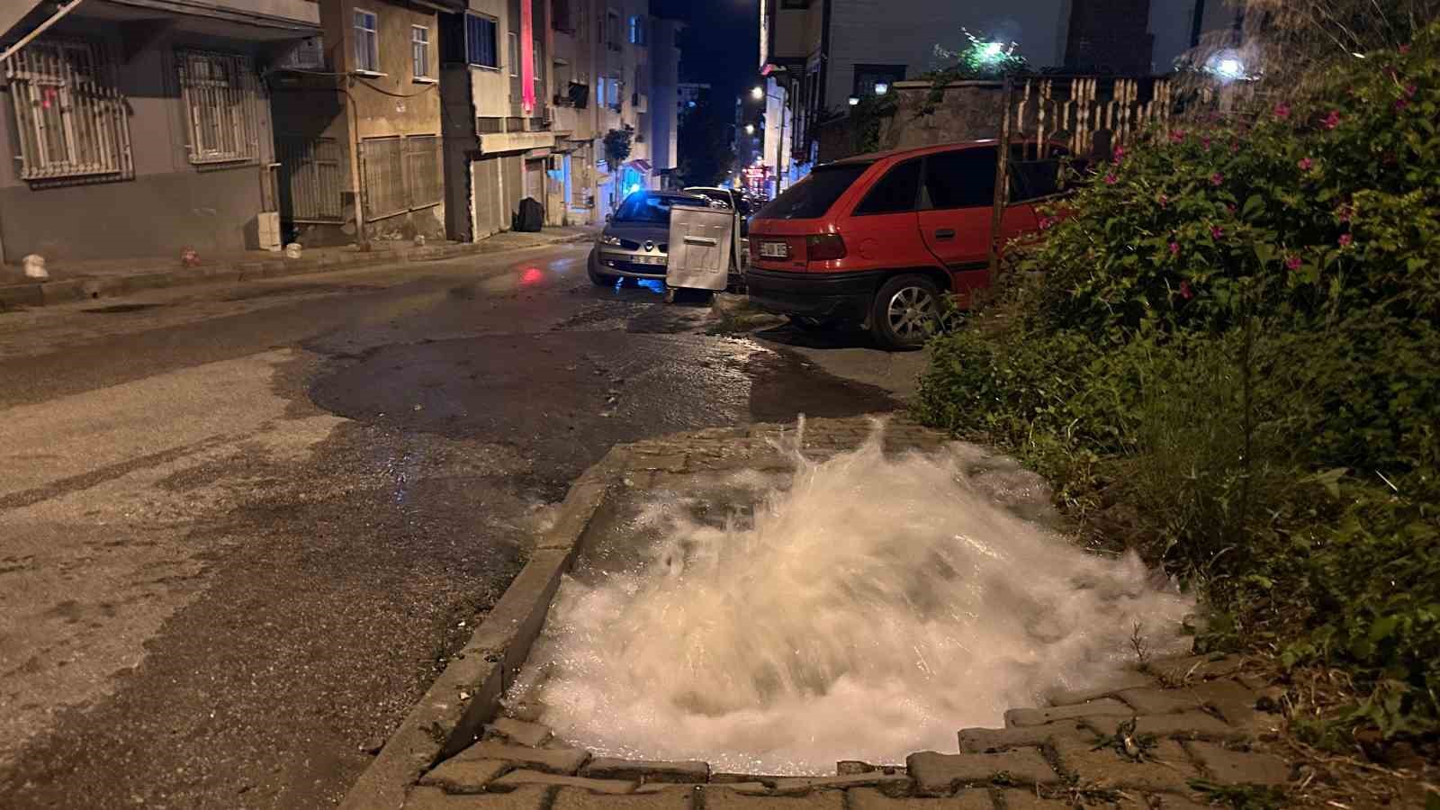 Samsun’da Su Borusu Patladı, Yolda Su Birikintileri Oluştu