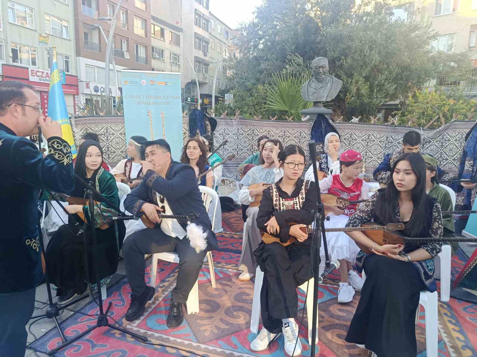 İstanbul'da 'Ulusal Dombra Günü' etkinliği düzenlendi