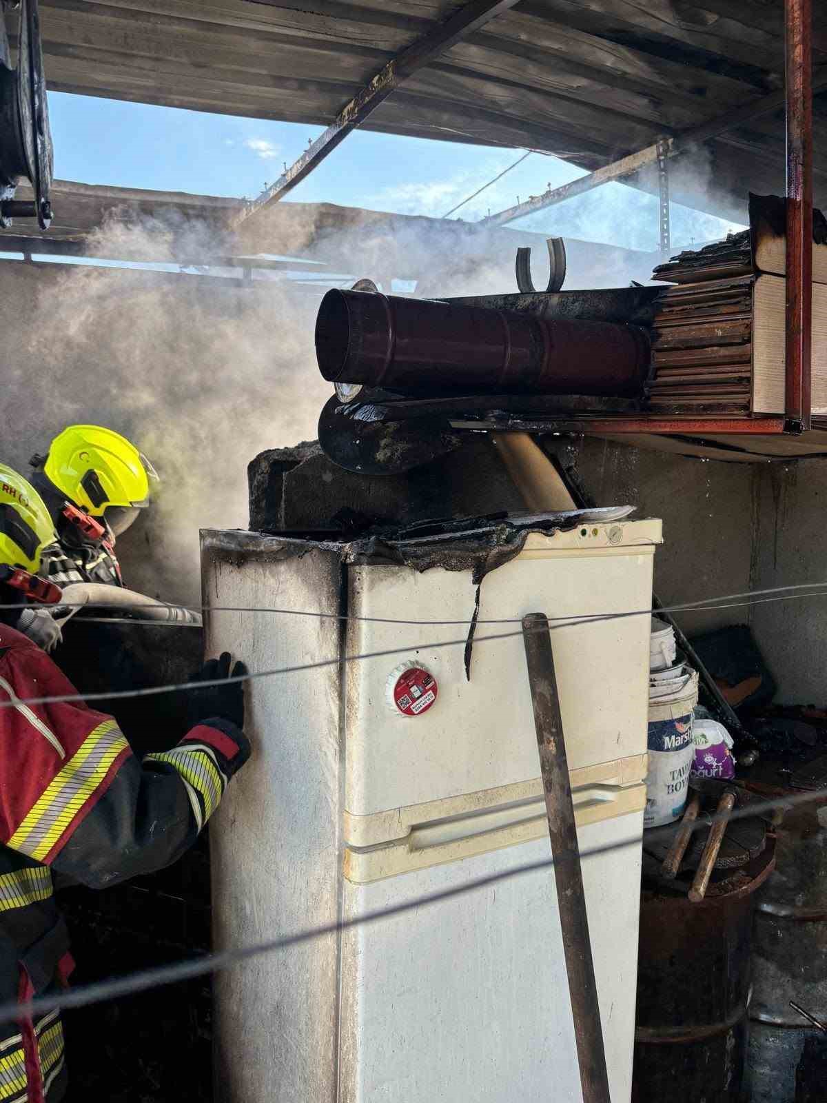 Balıkesir’de depoda korkutan yangın