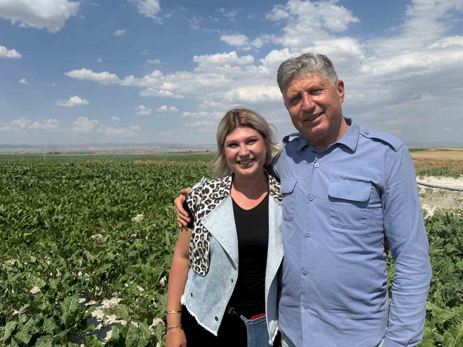 'Kız çocuğu yapamaz' diyenlere inat tarlada babasının sağ kolu oldu