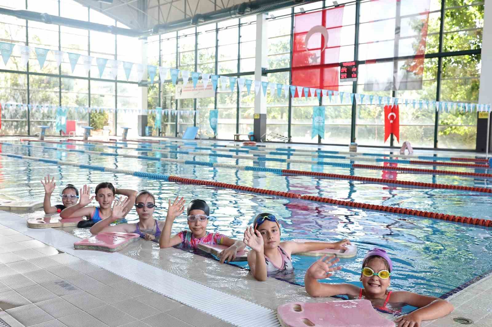 Nilüfer'de kırsal mahallelerdeki çocuklar yüzme öğreniyor
