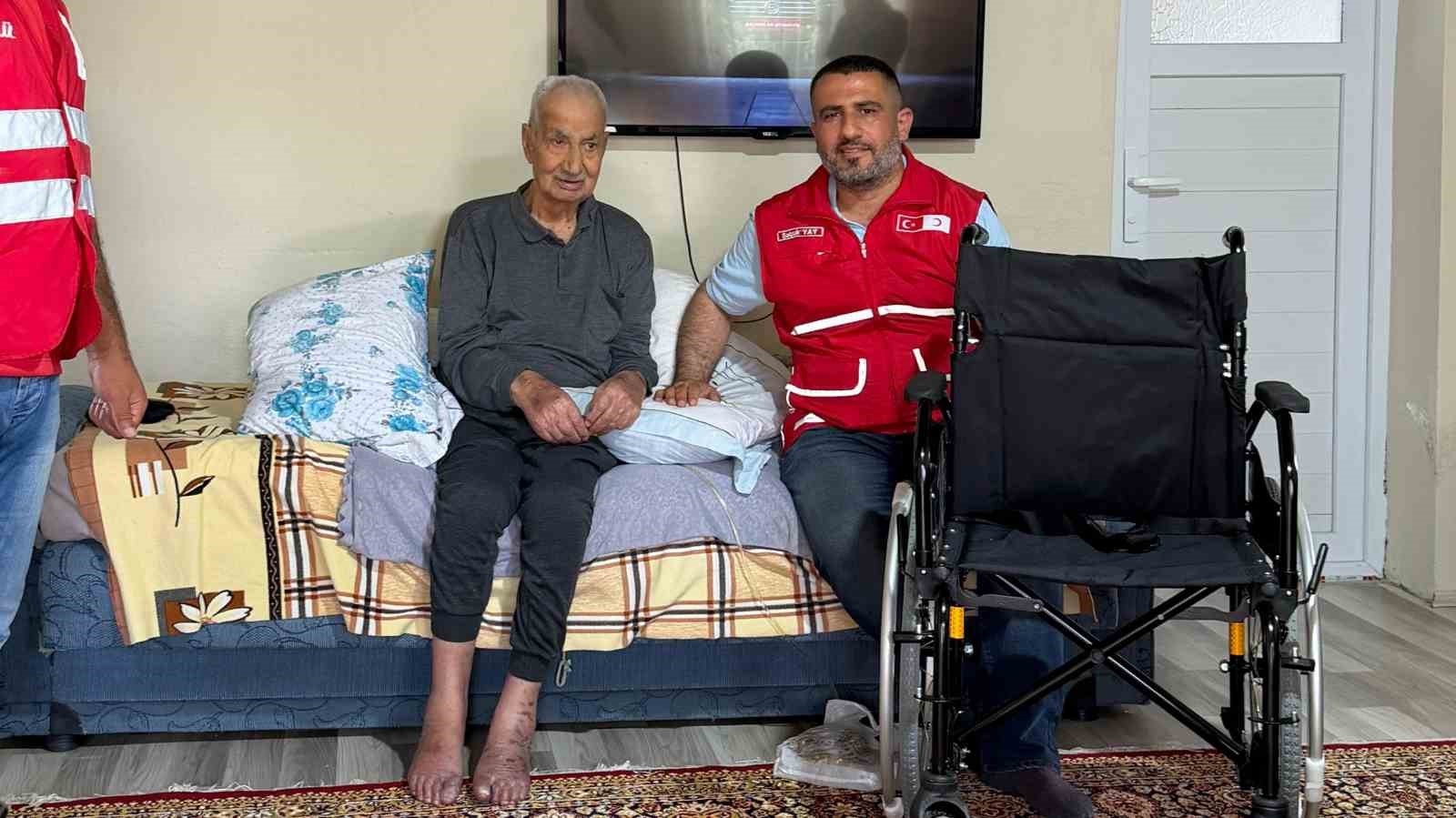 Muradiye Kızılay'ı engelleri kaldırmaya devam ediyor