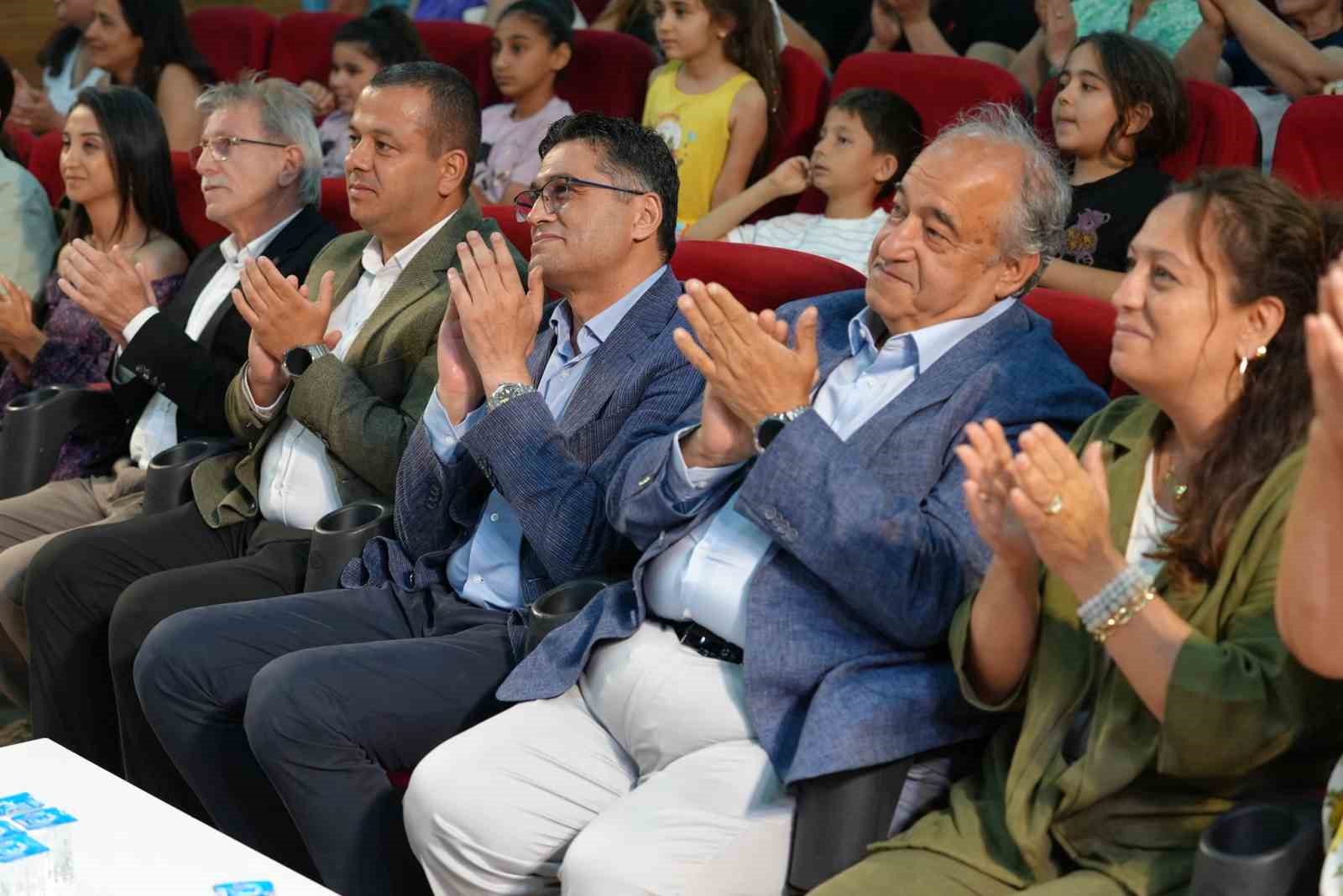 ALBET  Şakran Tiyatro Topluluğu, ilk gösterisiyle büyük beğeni topladı