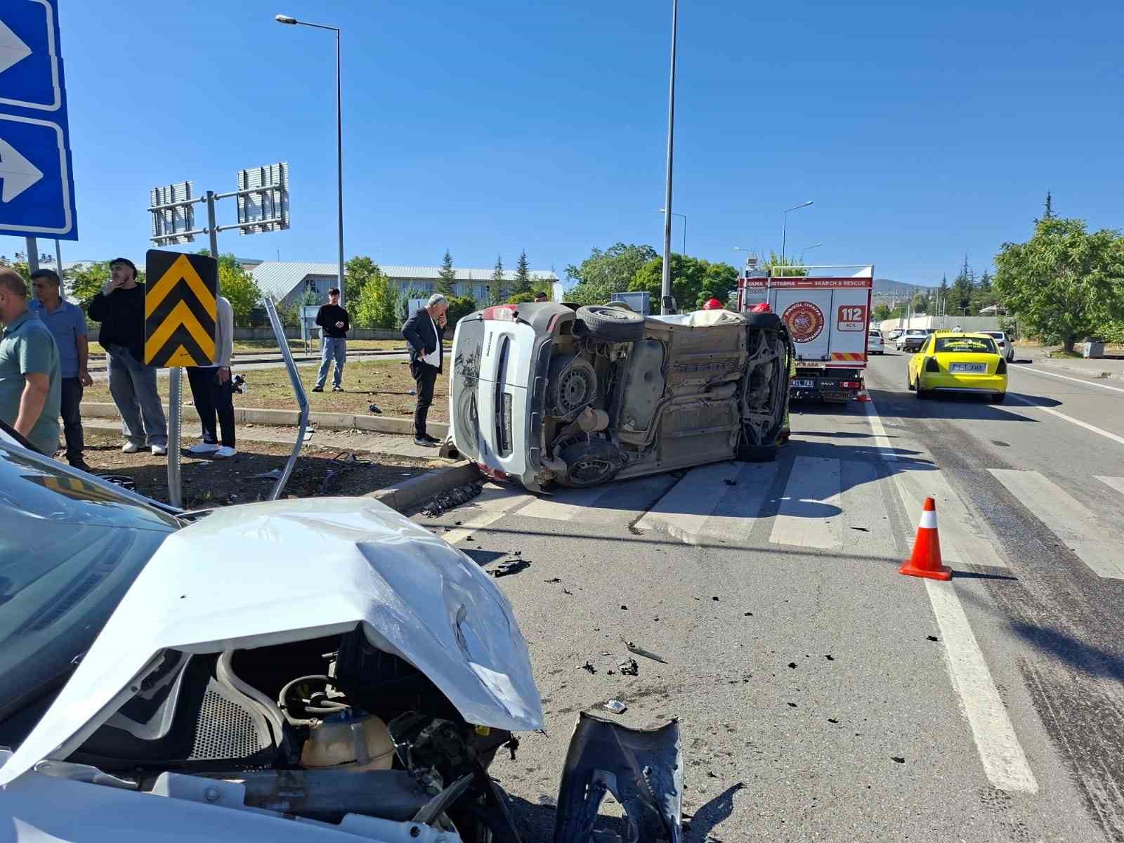 Bingöl’de iki aracın karıştığı kazada 3 kişi yaralandı