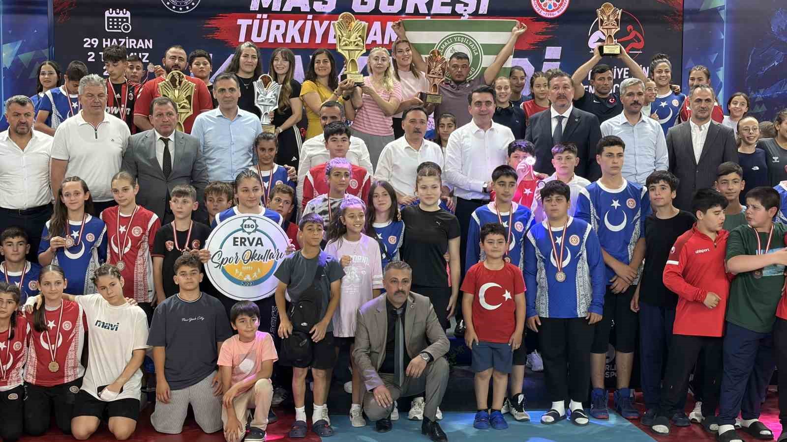 Minikler ve Yıldızlar Mas Güreşi Türkiye Şampiyonası Kayseri'de başladı