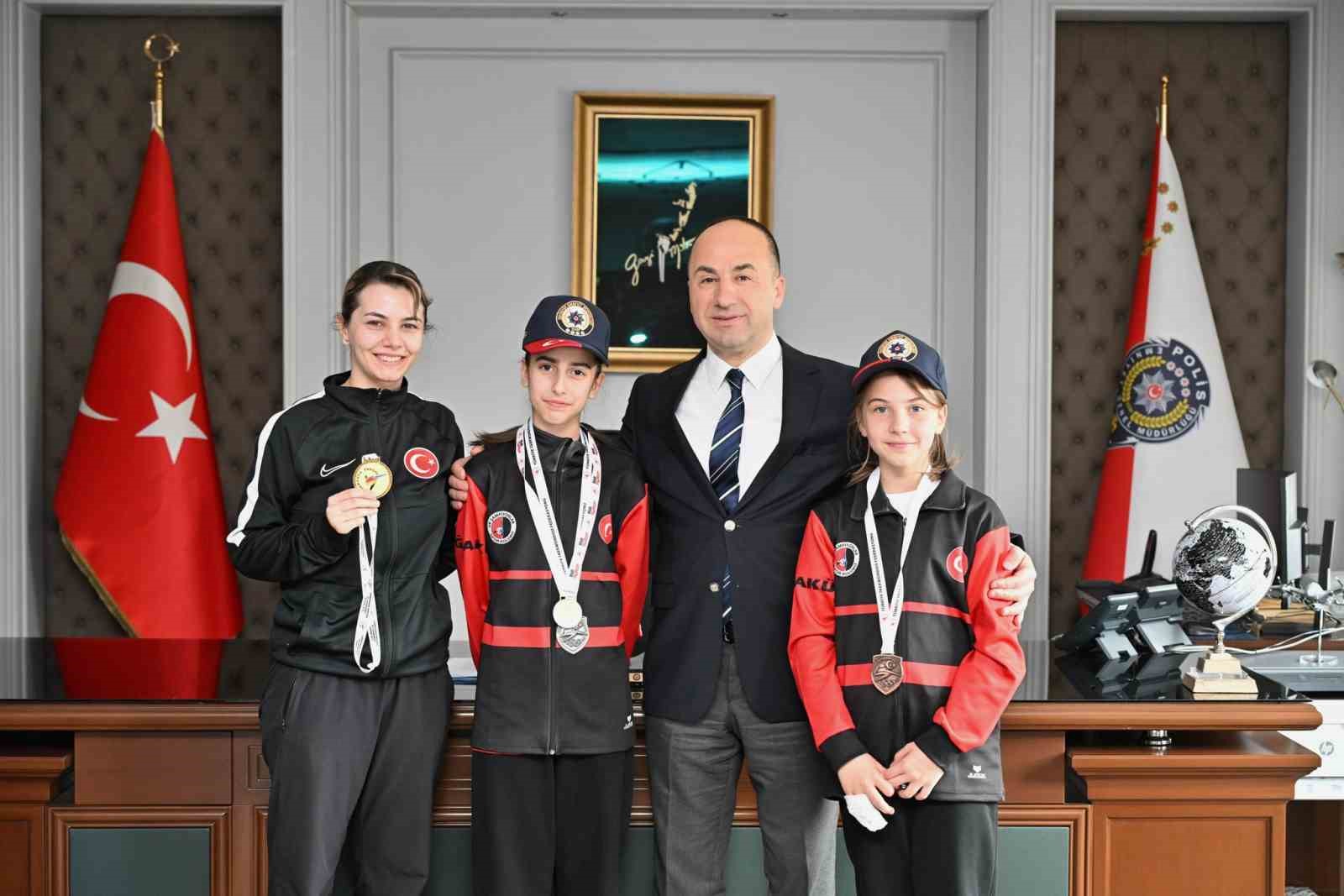 Emniyet Müdürü Yılmaz şampiyon sporcuları misafir etti