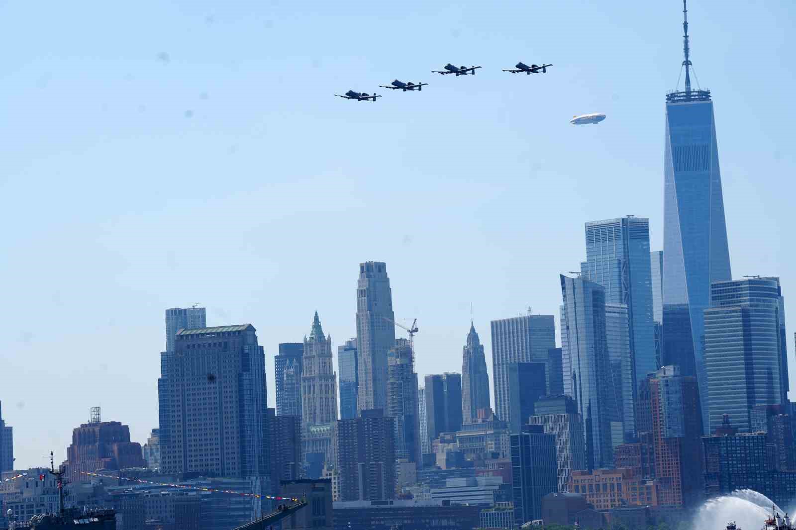 ABD'nin bağımsızlığının 250. yılı New York'ta hava ve deniz törenleriyle kutlandı
