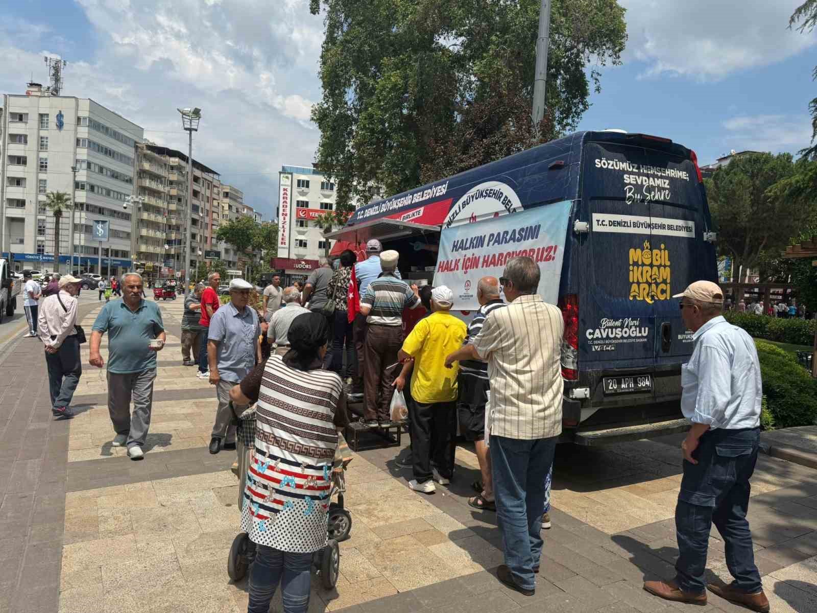 Denizli Büyükşehirden 3 noktada 10 bin kişilik aşure hayrı