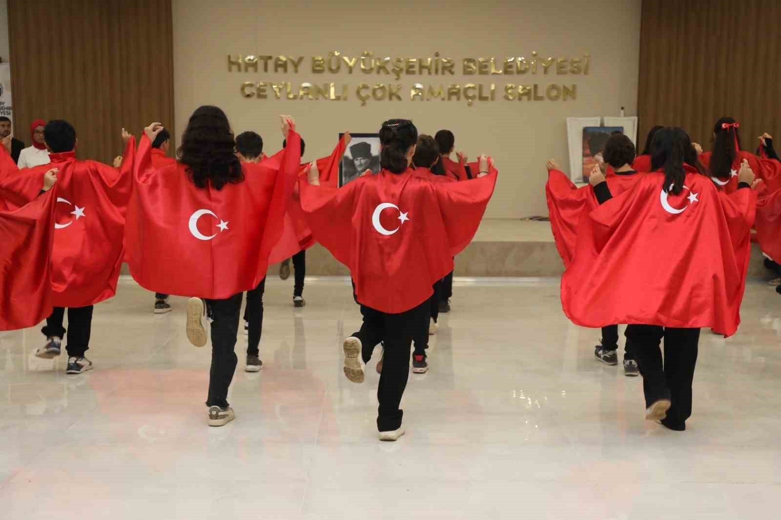 KIRIKHAN’DA HİZMETE AÇILAN ÇOK AMAÇLI SALONDA 29 EKİM CUMHURİYET BAYRAMI KUTLANDI.