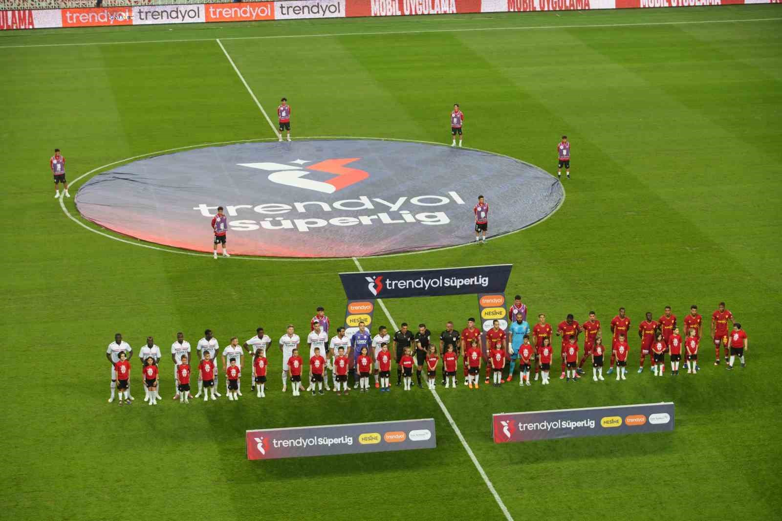 Trendyol Süper Lig: Samsunspor: 0 - Göztepe: 1 (Maç devam ediyor)