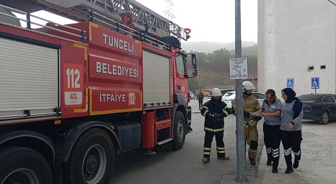 Tunceli Devlet Hastanesi’nde deprem tatbikatı gerçeğini aratmadı