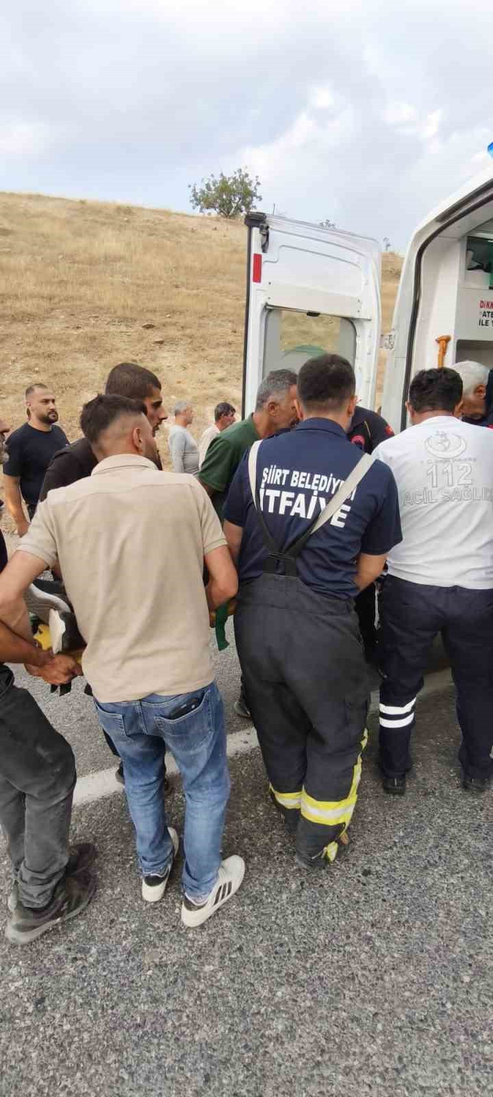 Siirt'te otomobil takla attı: 1'i ağır 3 yaralı