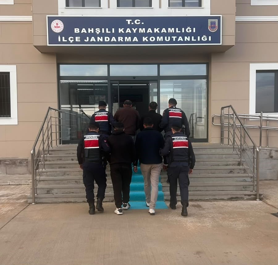 KIRIKKALE'NİN BAHŞILI İLÇESİNDE JANDARMA EKİPLERİNCE DÜZENLENEN UYUŞTURUCU OPERASYONUNDA 6 BİN 953 SENTETİK ECZA HAP ELE GEÇİRİLDİ